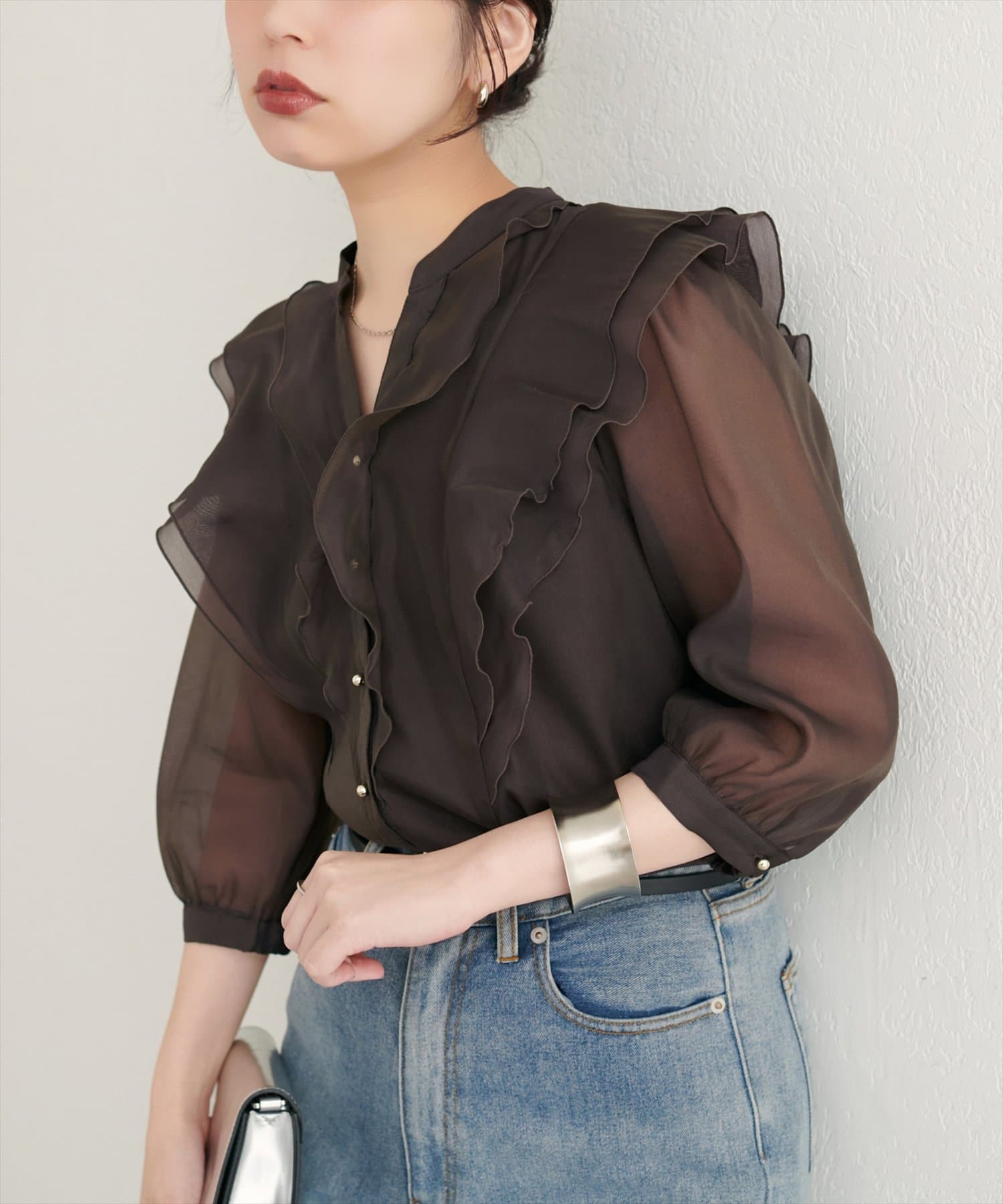 natural couture(ナチュラルクチュール) ラッフルフリルキーネック7分袖ブラウス