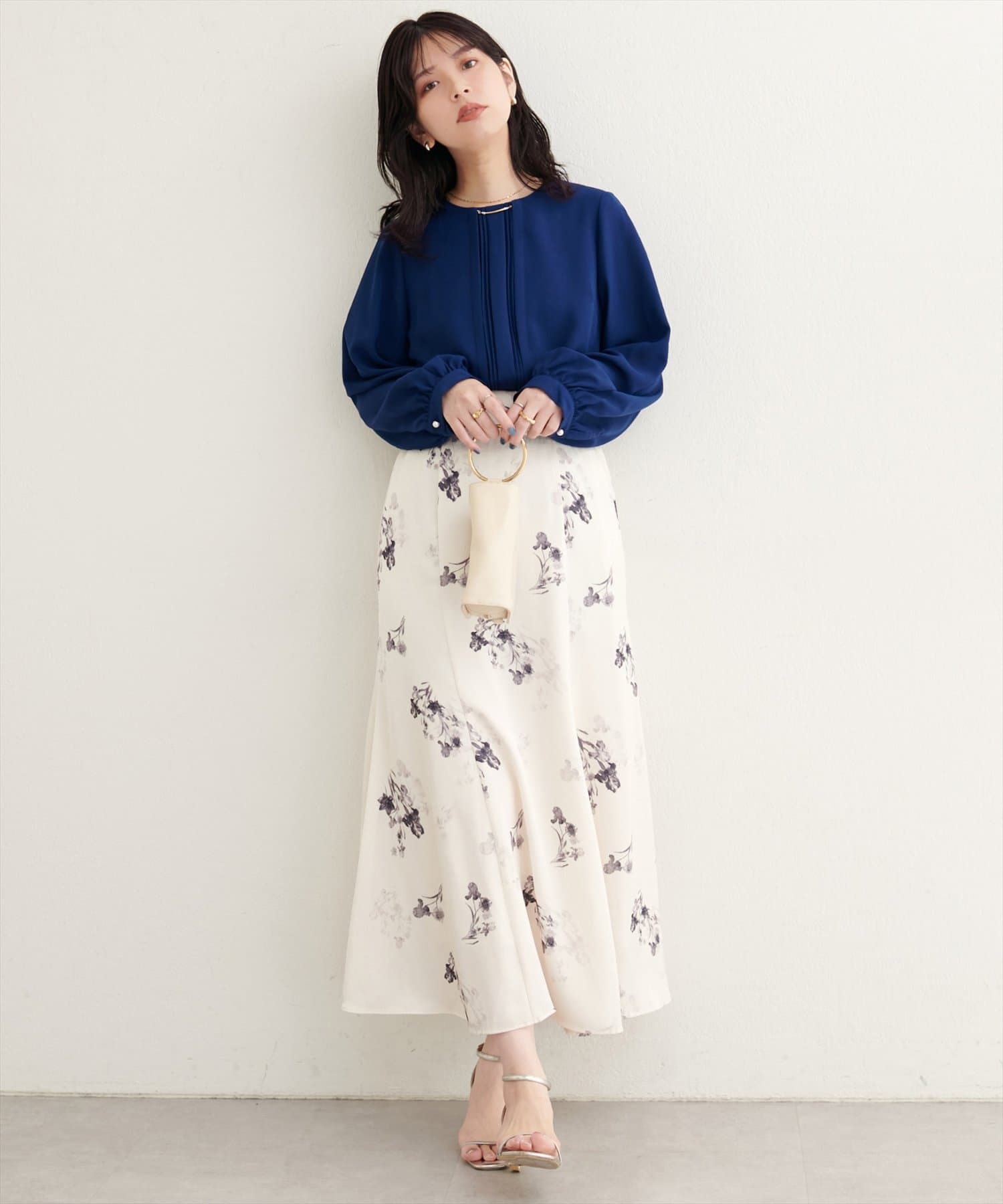 natural couture(ナチュラルクチュール) ゴールドバー付き袖くしゅ2WAYブラウス