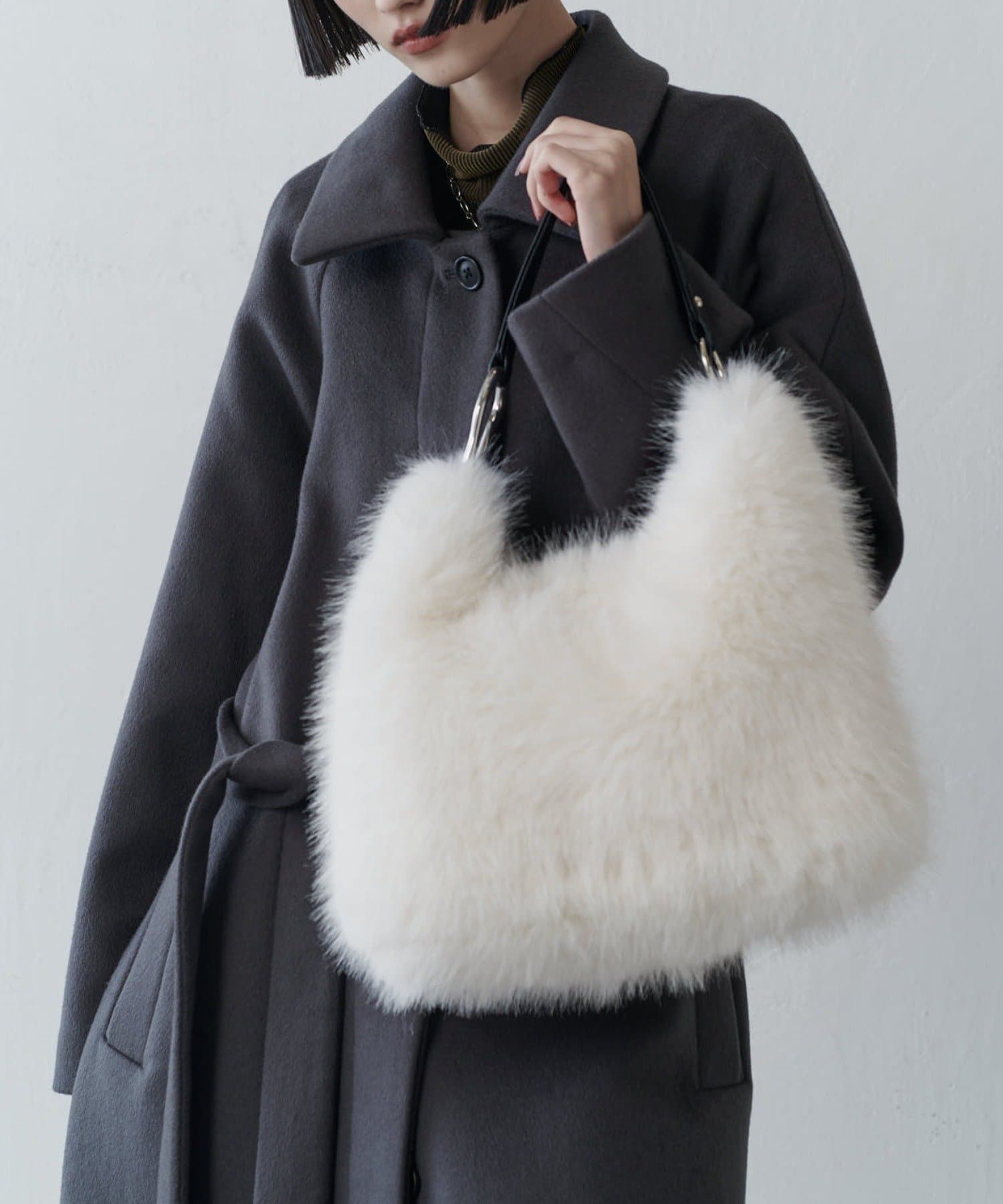 Lui's(ルイス) ウェーブバックルレザーハンドルファーバック