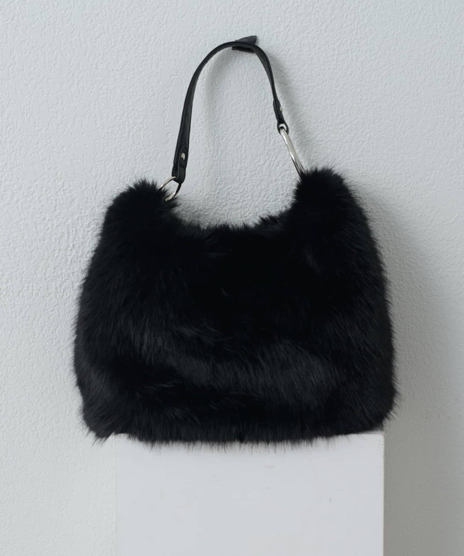 Lui's(ルイス) ウェーブバックルレザーハンドルファーバック