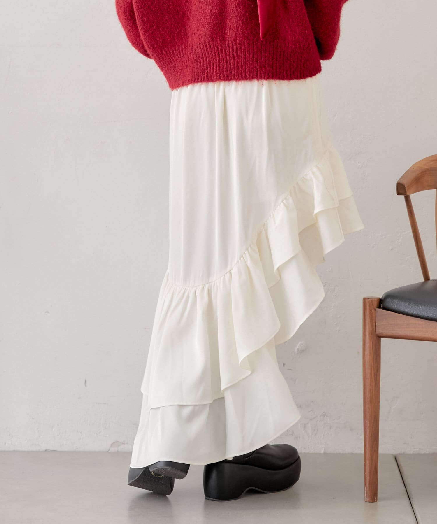 マチャットサテンフリルアシメトリースカート Chico】サテンライクアシメフリルロングスカート | OUTLET