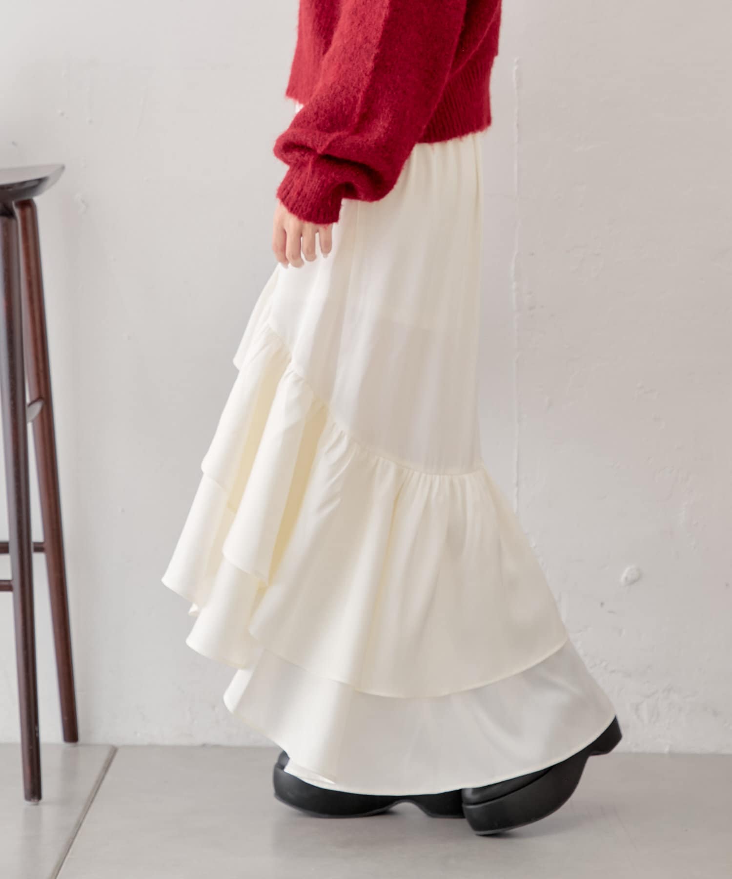 Chico】サテンライクアシメフリルロングスカート | OUTLET