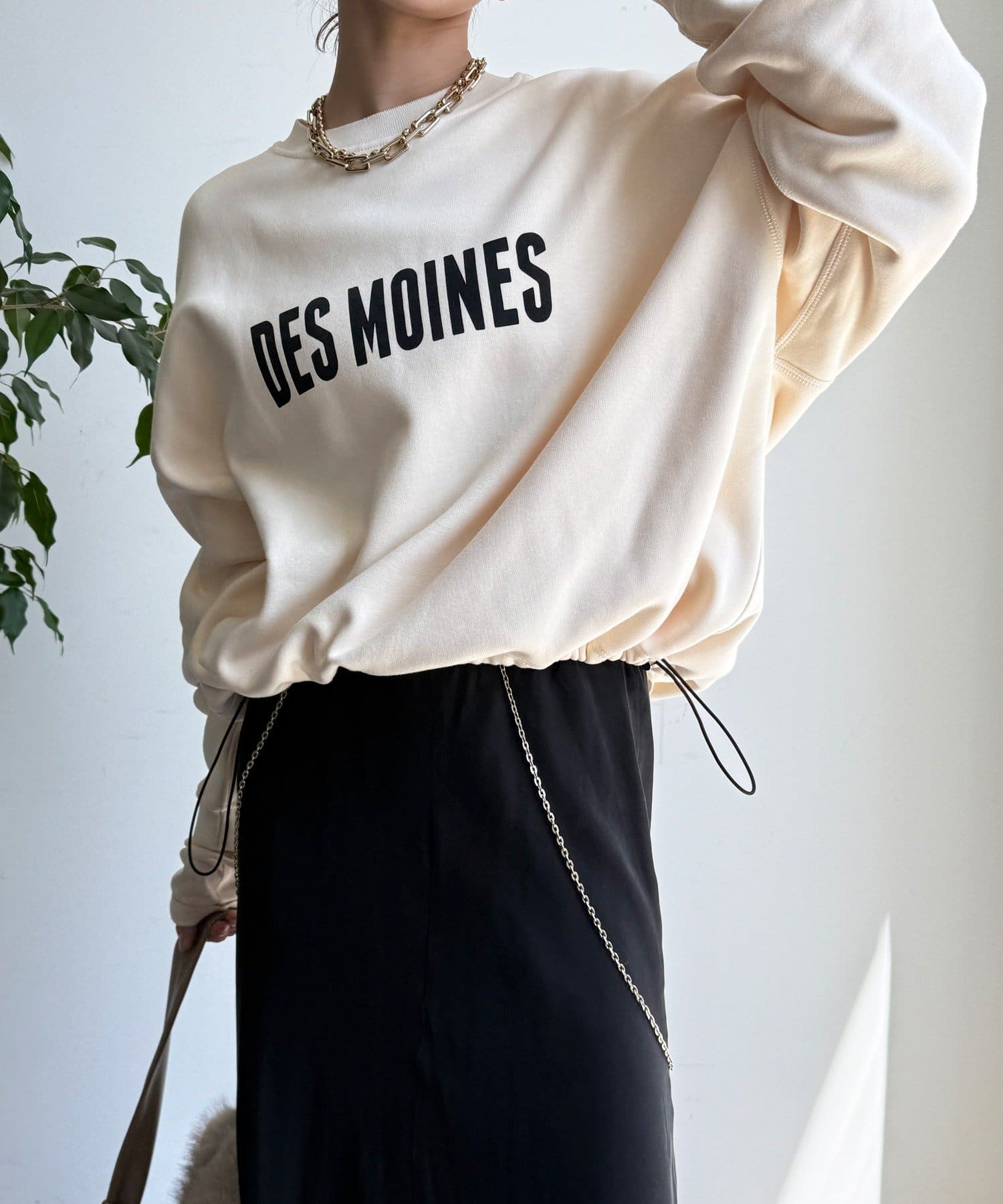 DOUDOU(ドゥドゥ) ボンバーヒートロゴトップス