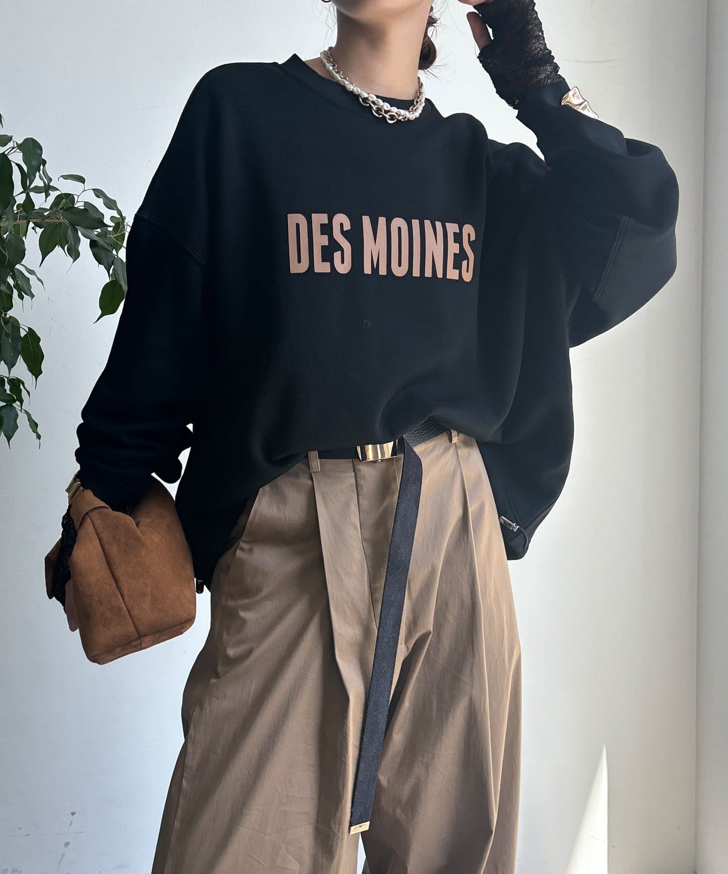 DOUDOU(ドゥドゥ) ボンバーヒートロゴトップス