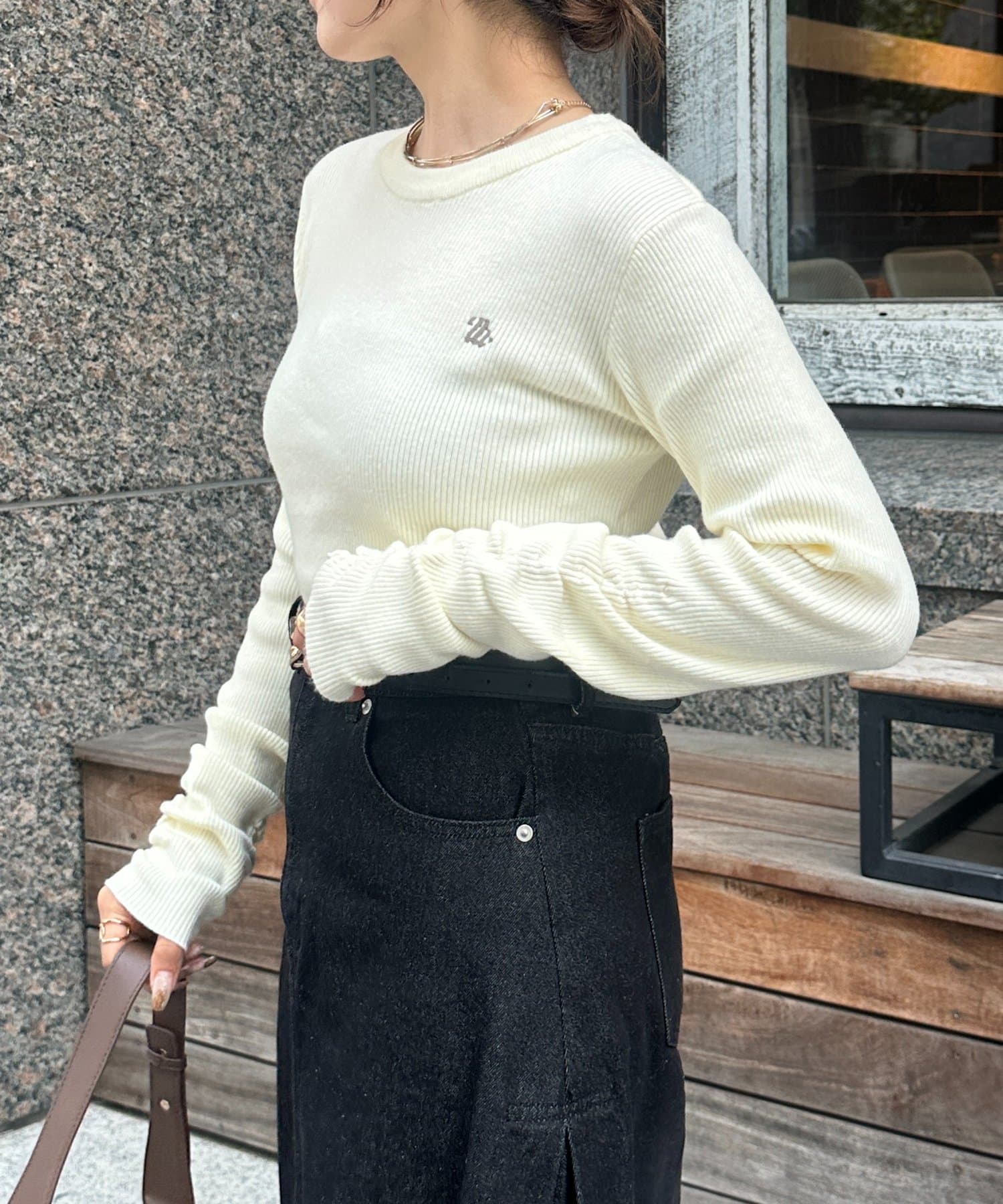 定番人気♡バーバリー　韓国　半袖ニット ロゴ刺繍ベージュ　カシミヤ　高級素材使用 BURBERRY バーバリー サマーニット 半袖 Vボタンロゴ 刺繍 y2k