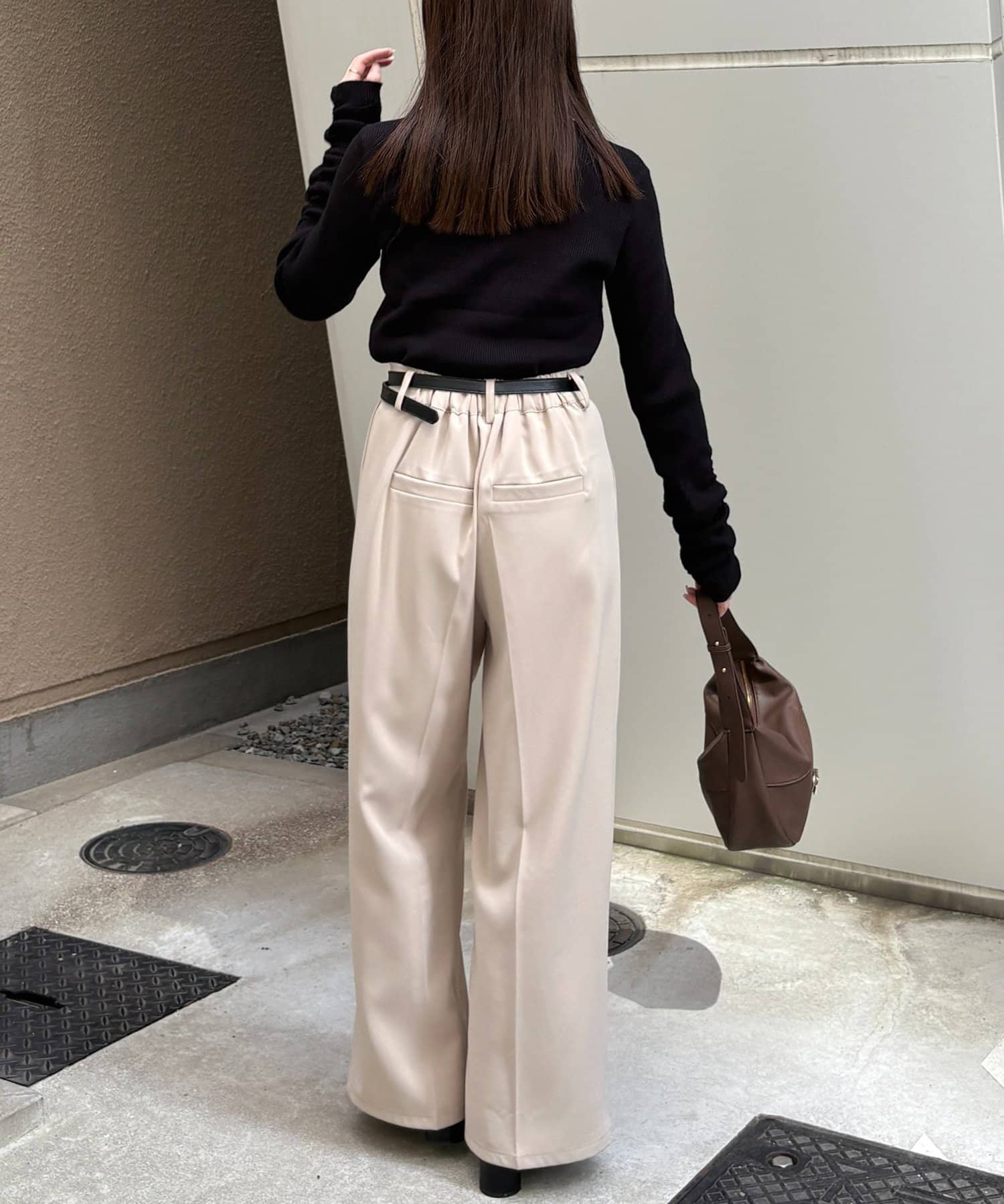 Thevon.(ゼヴォン) 袖シャーリングロゴ刺繍リブニット