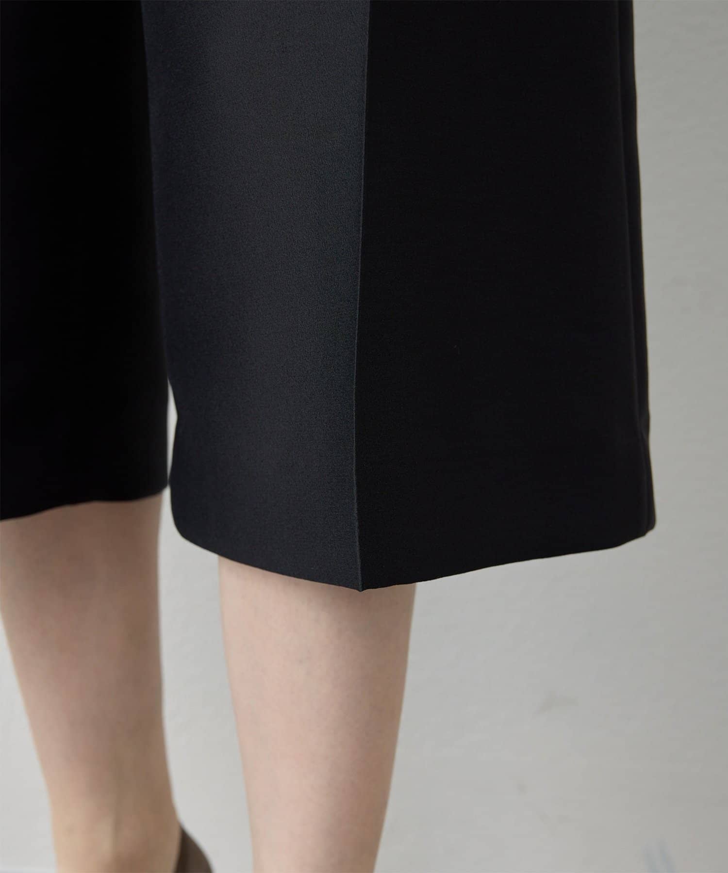 Whim Gazette(ウィム ガゼット) シルキーハーフパンツ