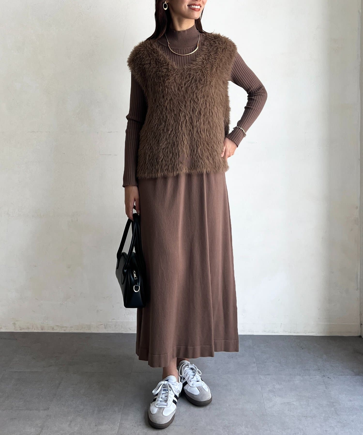 シェトワ　シャギーベスト　ニットワンピース黒 シャギーベスト×ニットワンピース | Chez toi(シェトワ