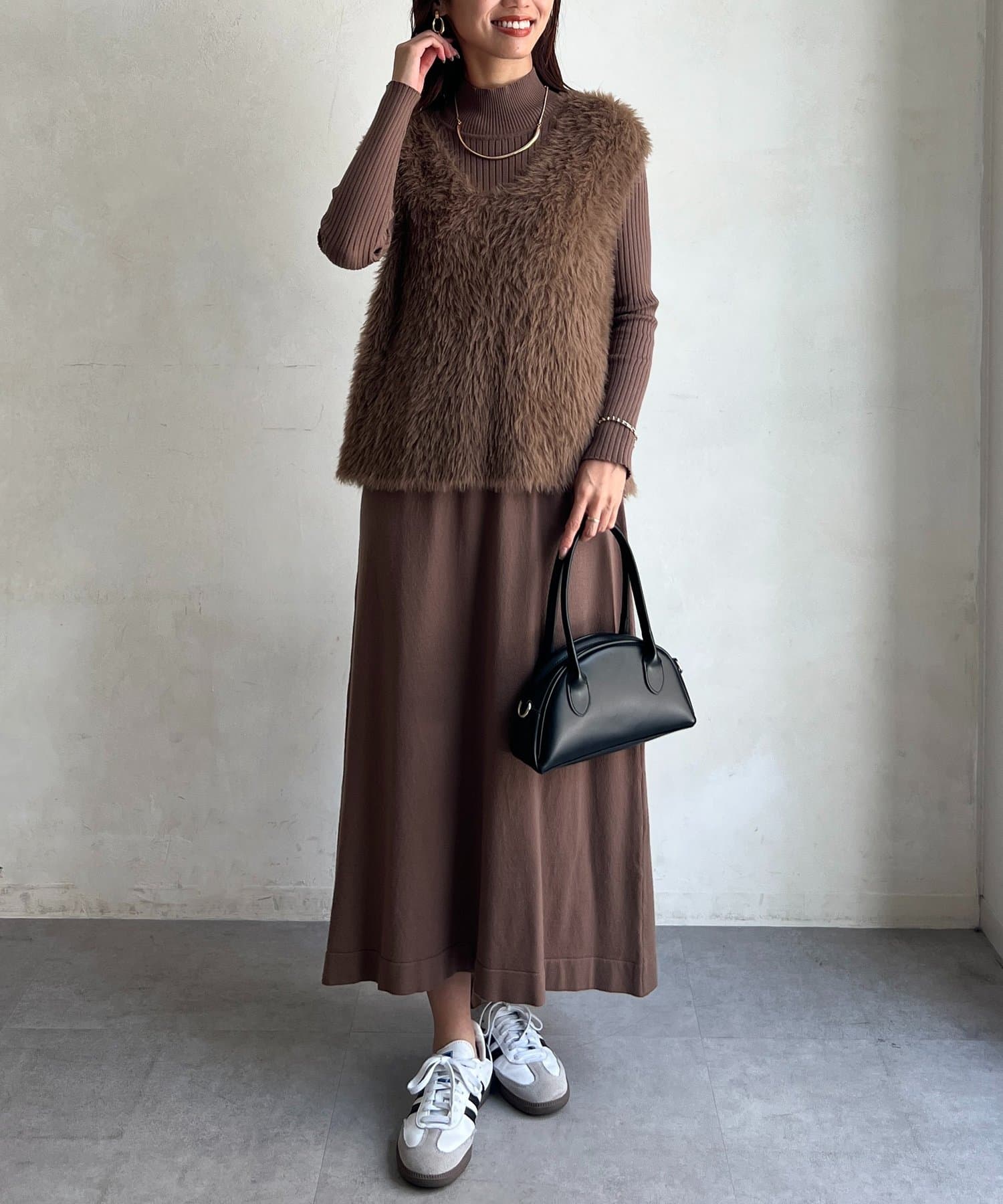 シェトワ　シャギーベスト　ニットワンピース黒 シャギーベスト×ニットワンピース | Chez toi(シェトワ