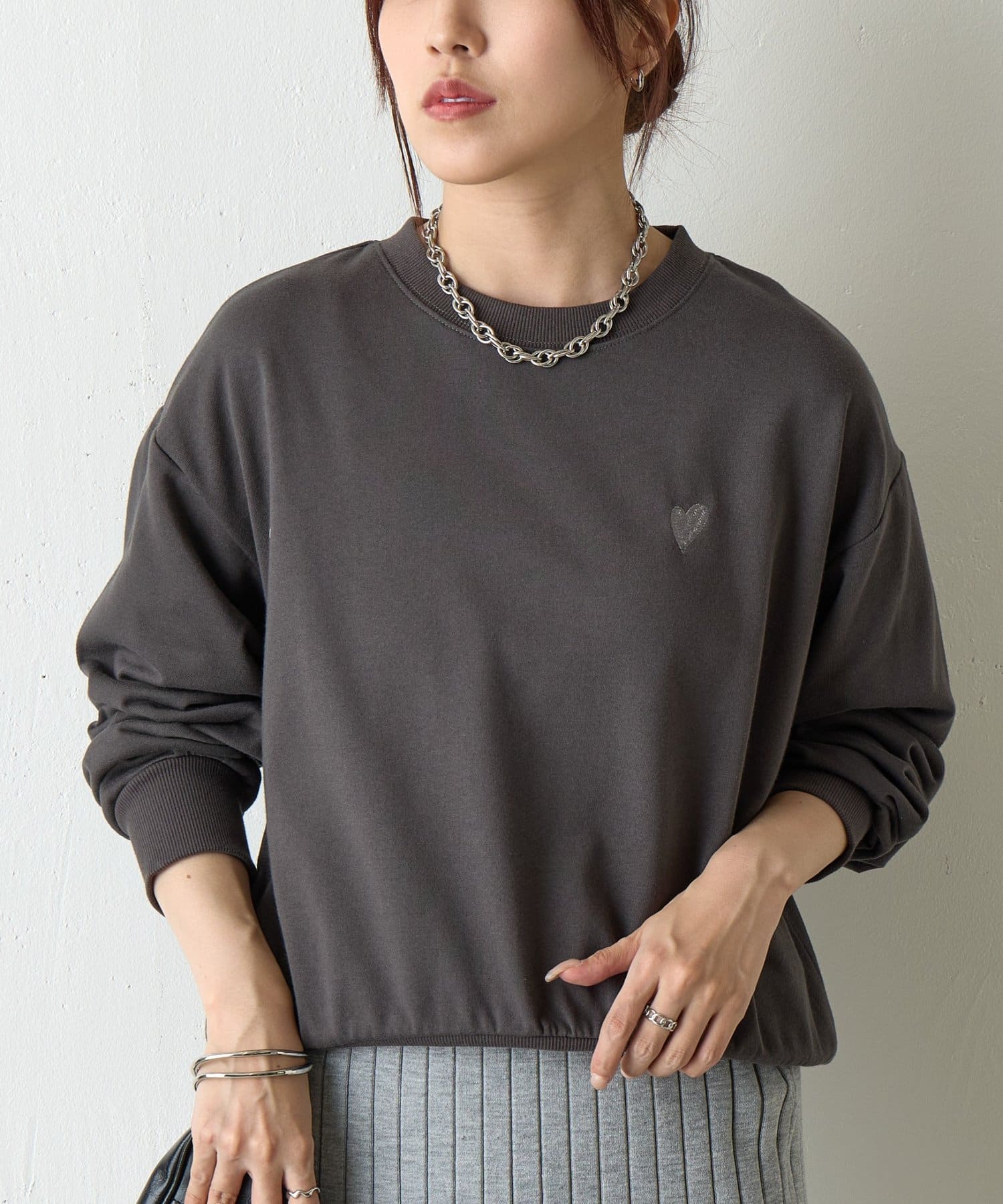 COLONY 2139(コロニー トゥーワンスリーナイン) ハート刺繍スウェットプルオーバー