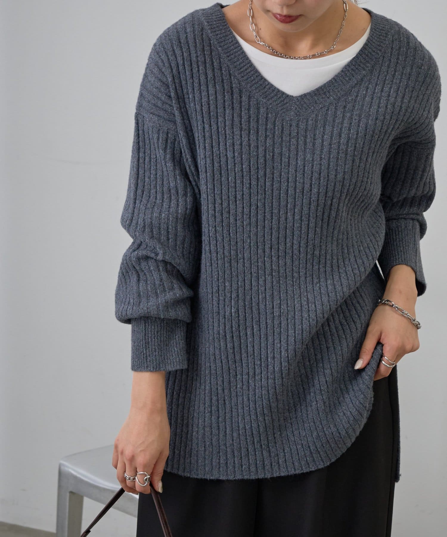 COLONY 2139(コロニー トゥーワンスリーナイン) relaxリブVネックニット