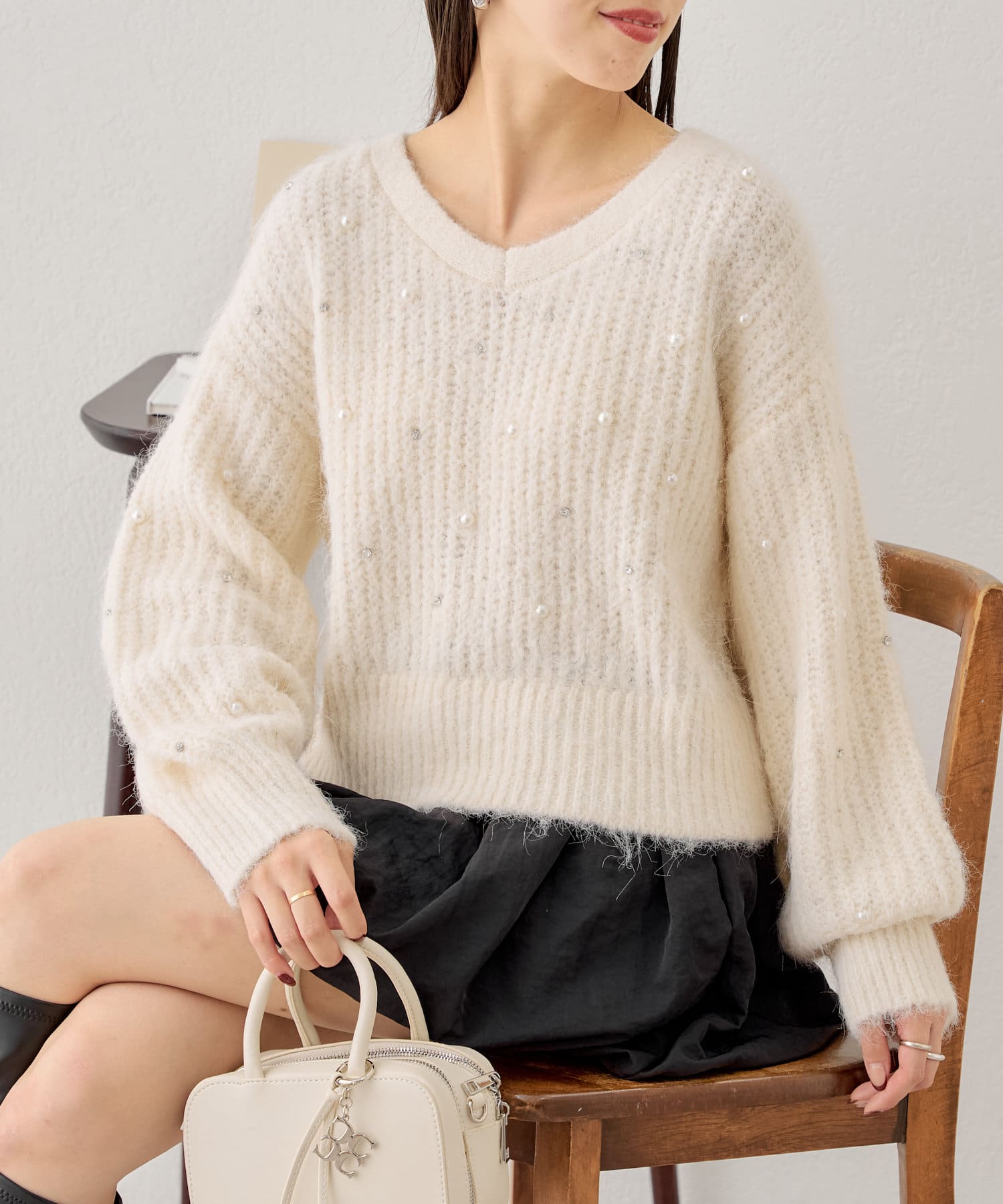 OUTLET(アウトレット) 【Chico】ビジュー付きVネックルーズニット