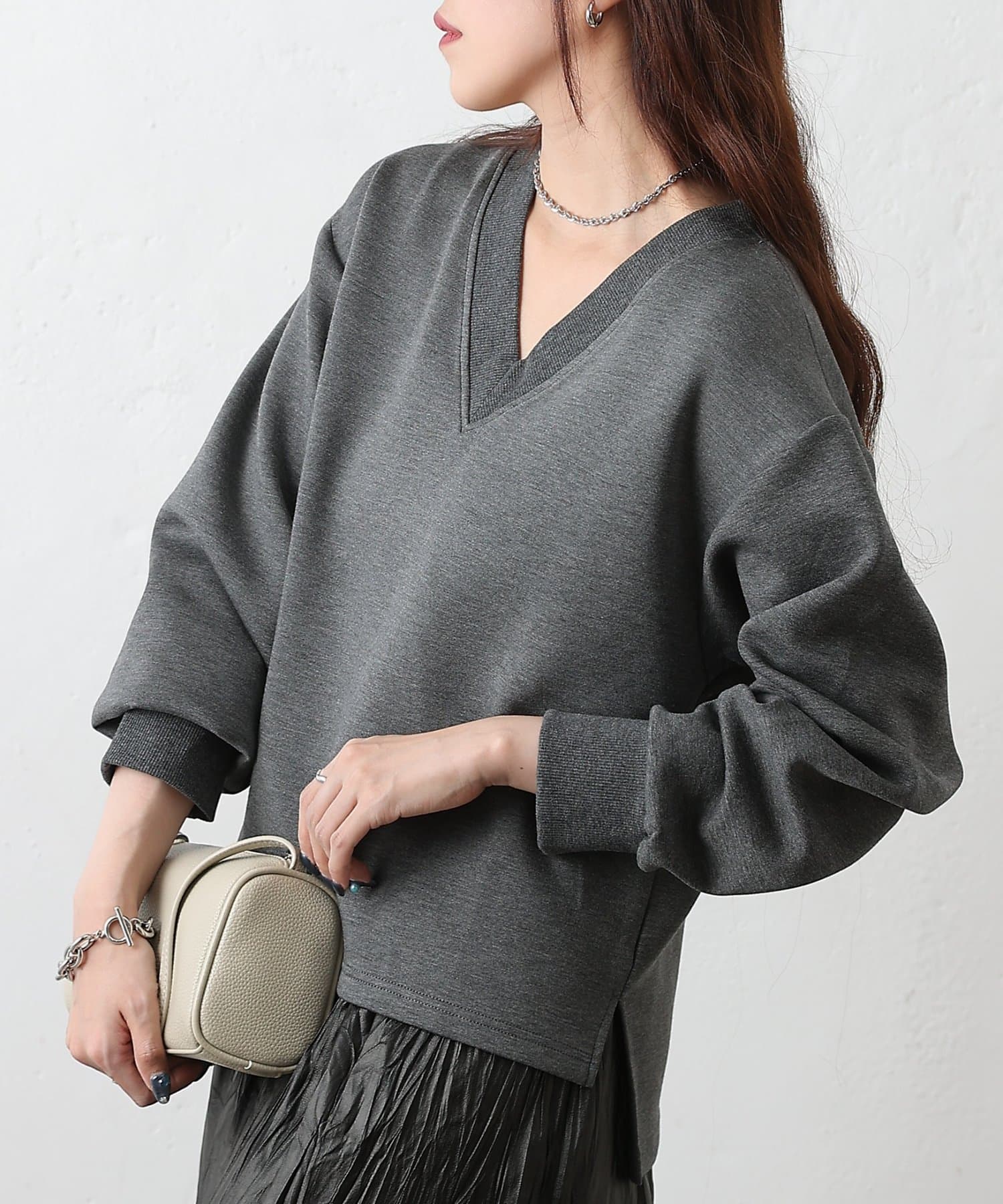 COLONY 2139(コロニー トゥーワンスリーナイン) ダンボールVネックプルオーバー