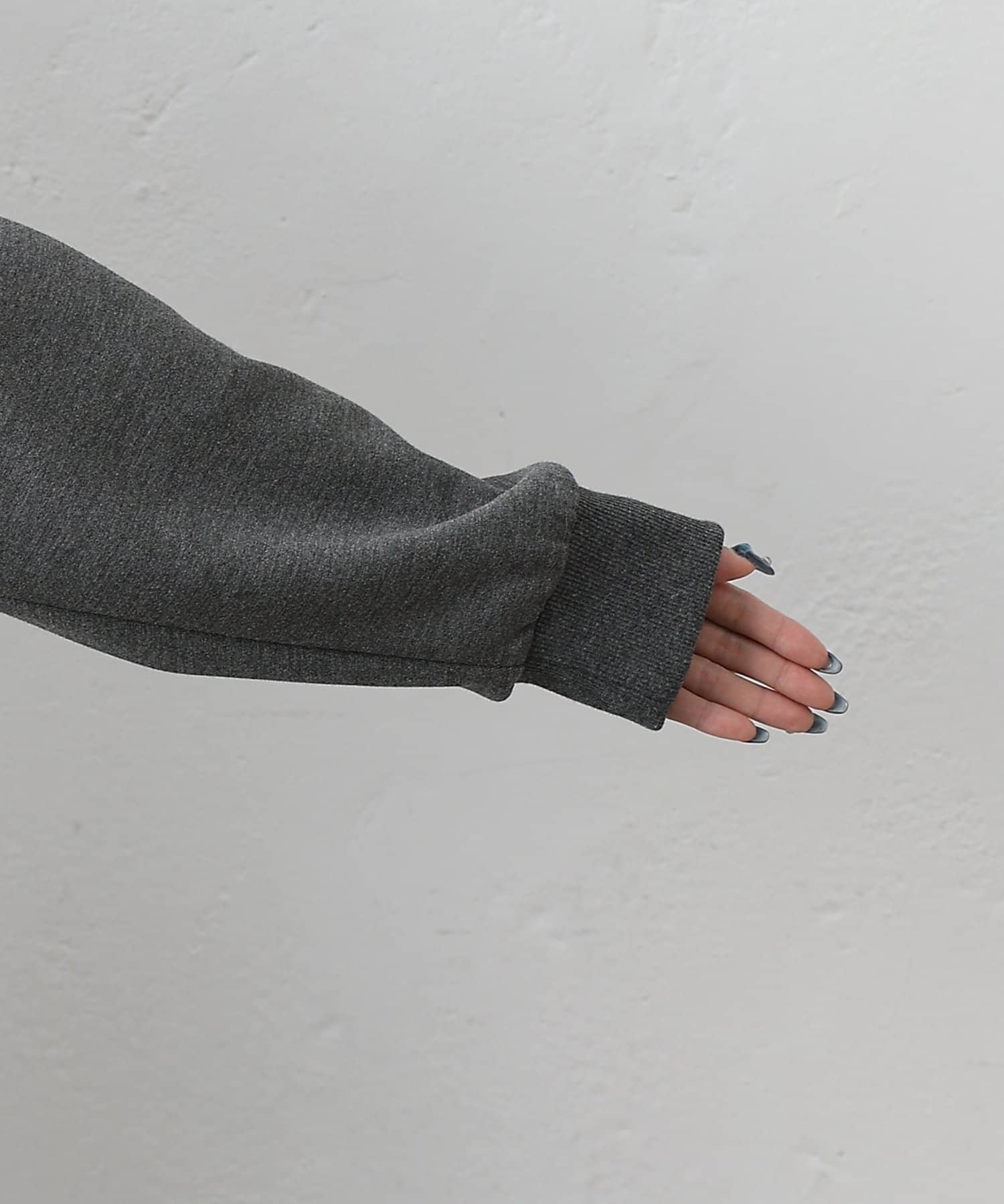 COLONY 2139(コロニー トゥーワンスリーナイン) ダンボールVネックプルオーバー