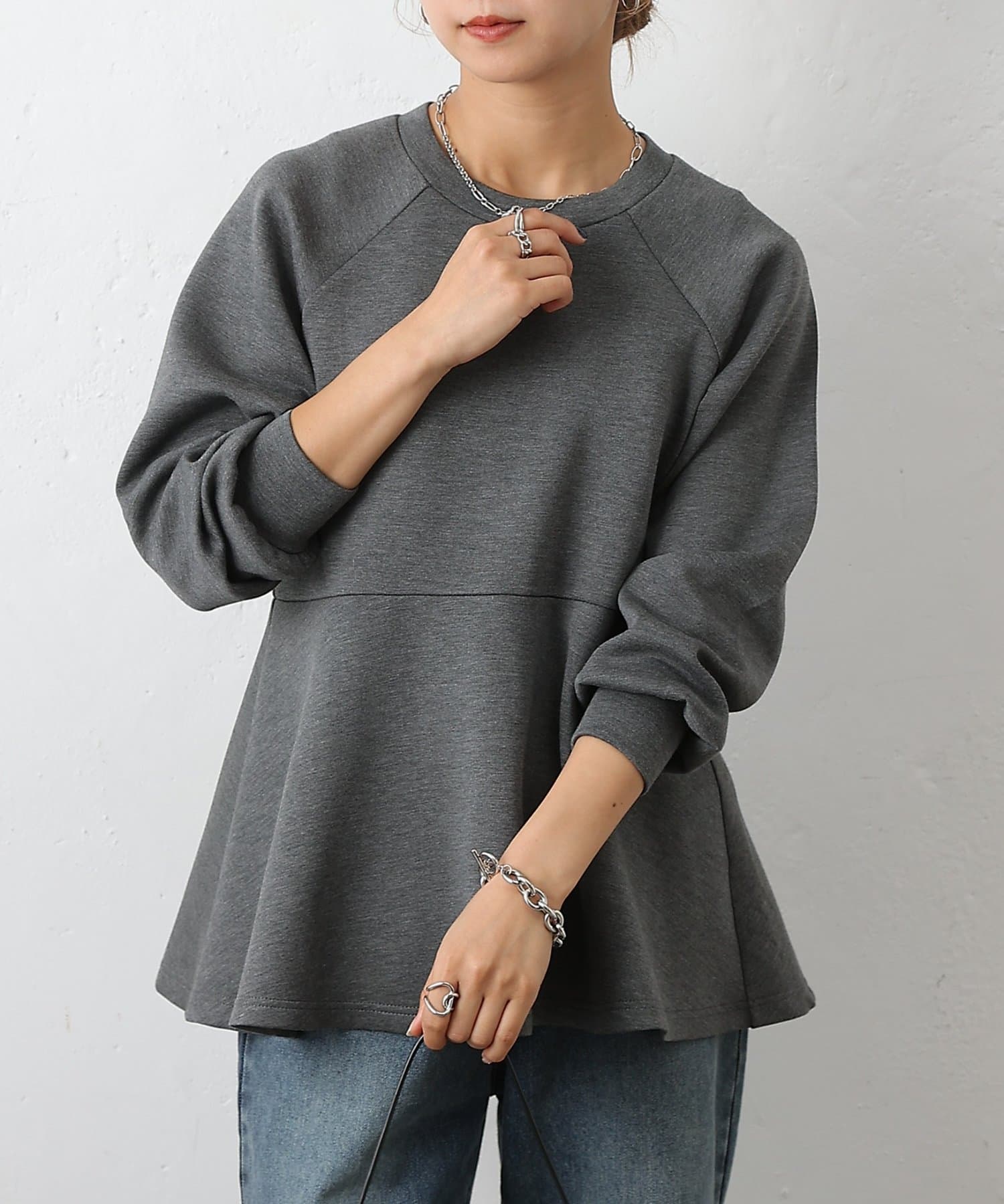 COLONY 2139(コロニー トゥーワンスリーナイン) ダンボールペプラムプルオーバー