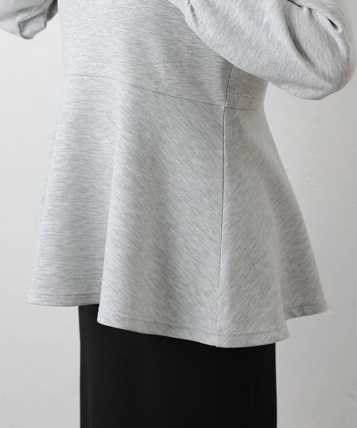 COLONY 2139(コロニー トゥーワンスリーナイン) ダンボールペプラムプルオーバー