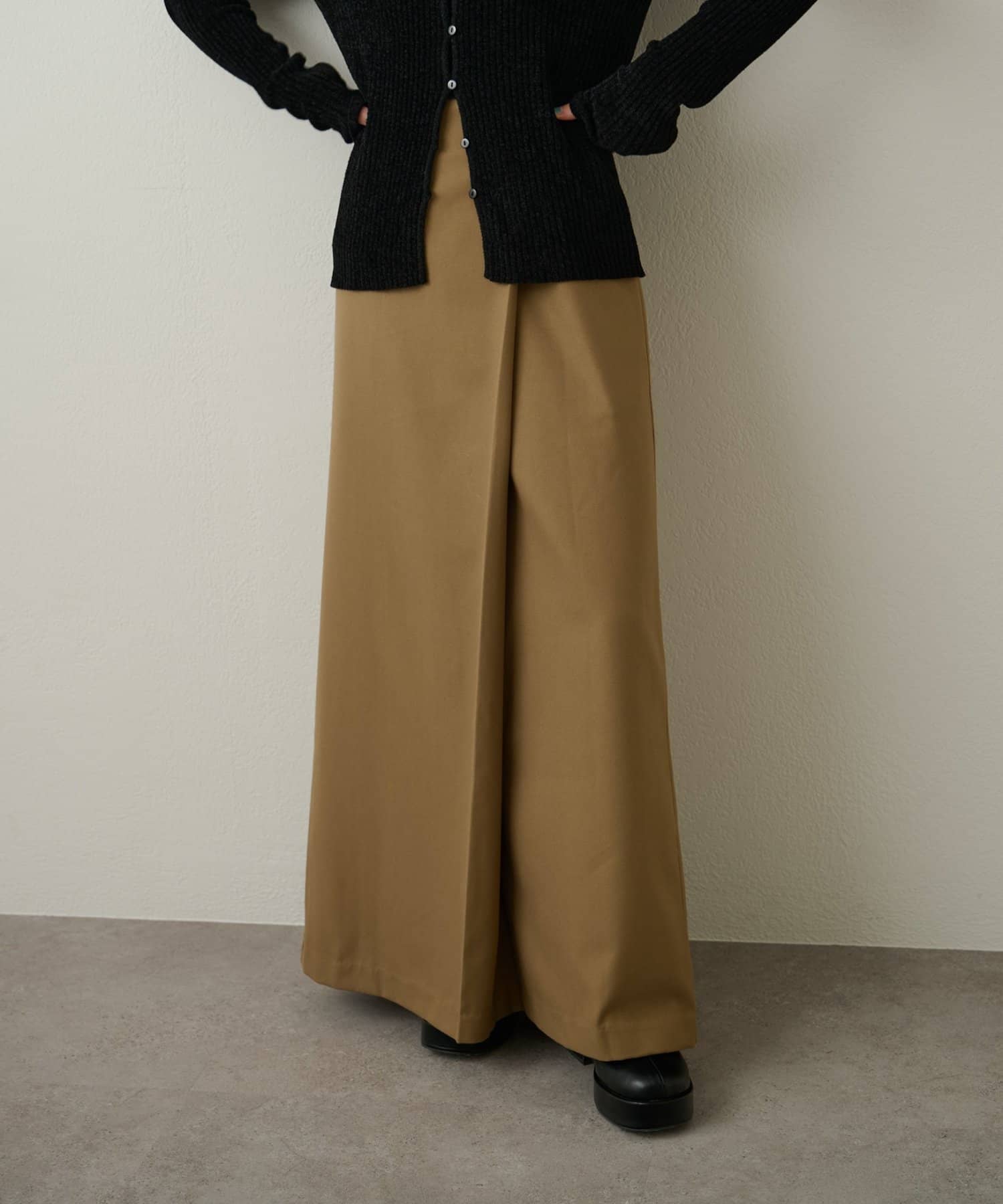 ベージュ ラップスタイルスカート ¥16,000 イェッカ ヴェッカ YECCA VECCA ラップ風サテンロングスカート
