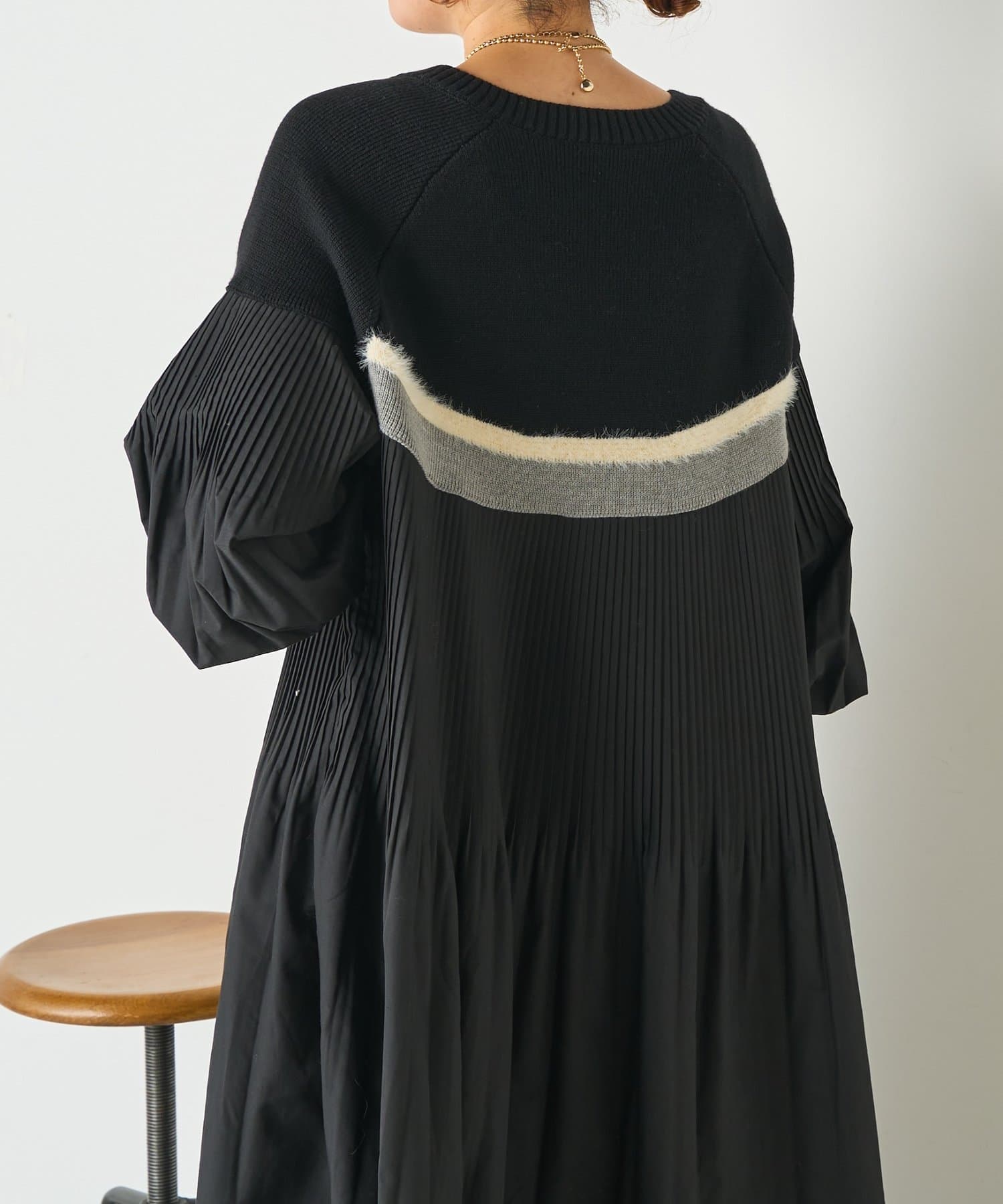 Jena　espace merveilleux(ジェナ　エスパスメルヴェイユ) フェザーラインプリーツワンピース
