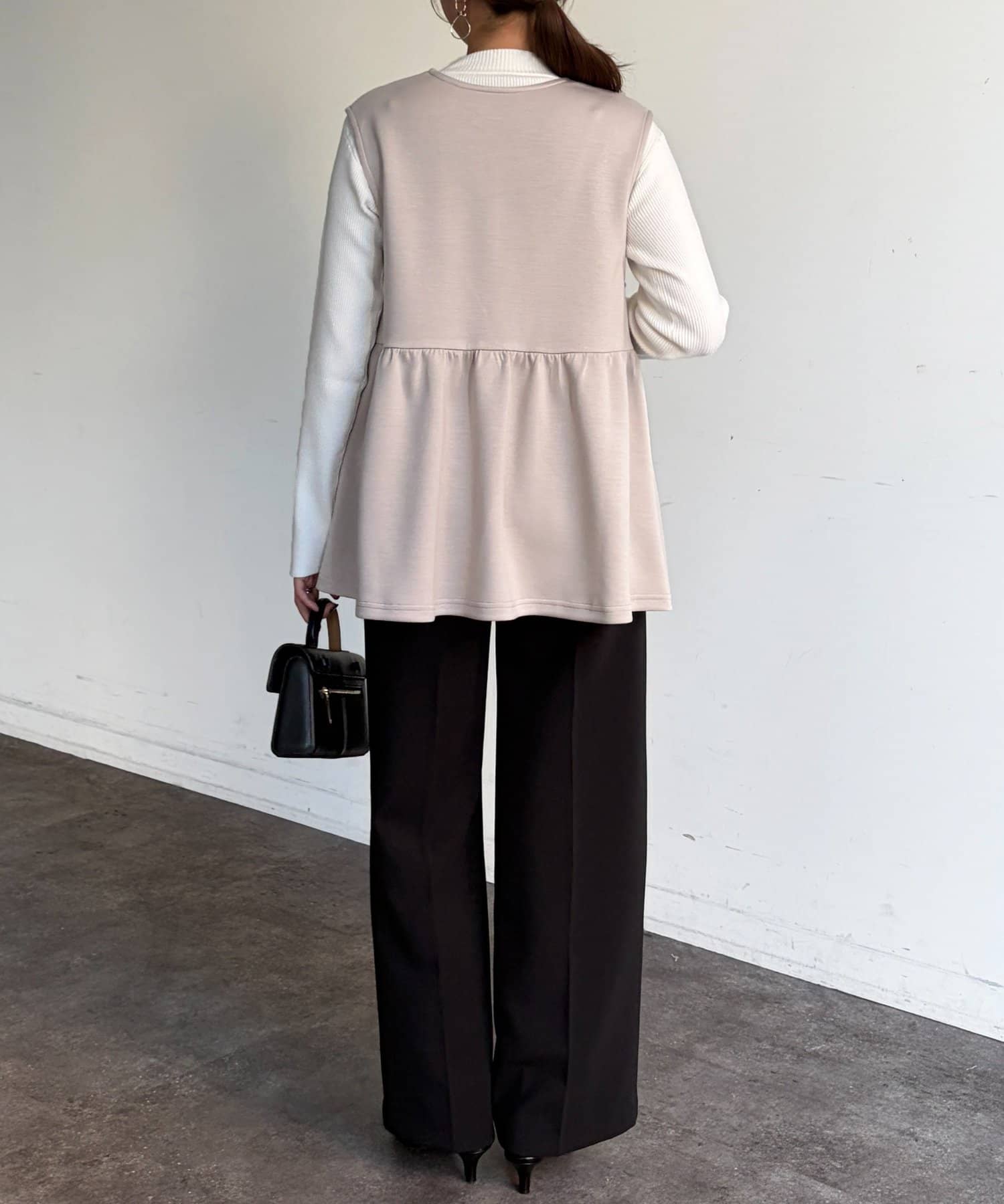 Chez toi(シェトワ) ペプラムベスト×ニットプルオーバー