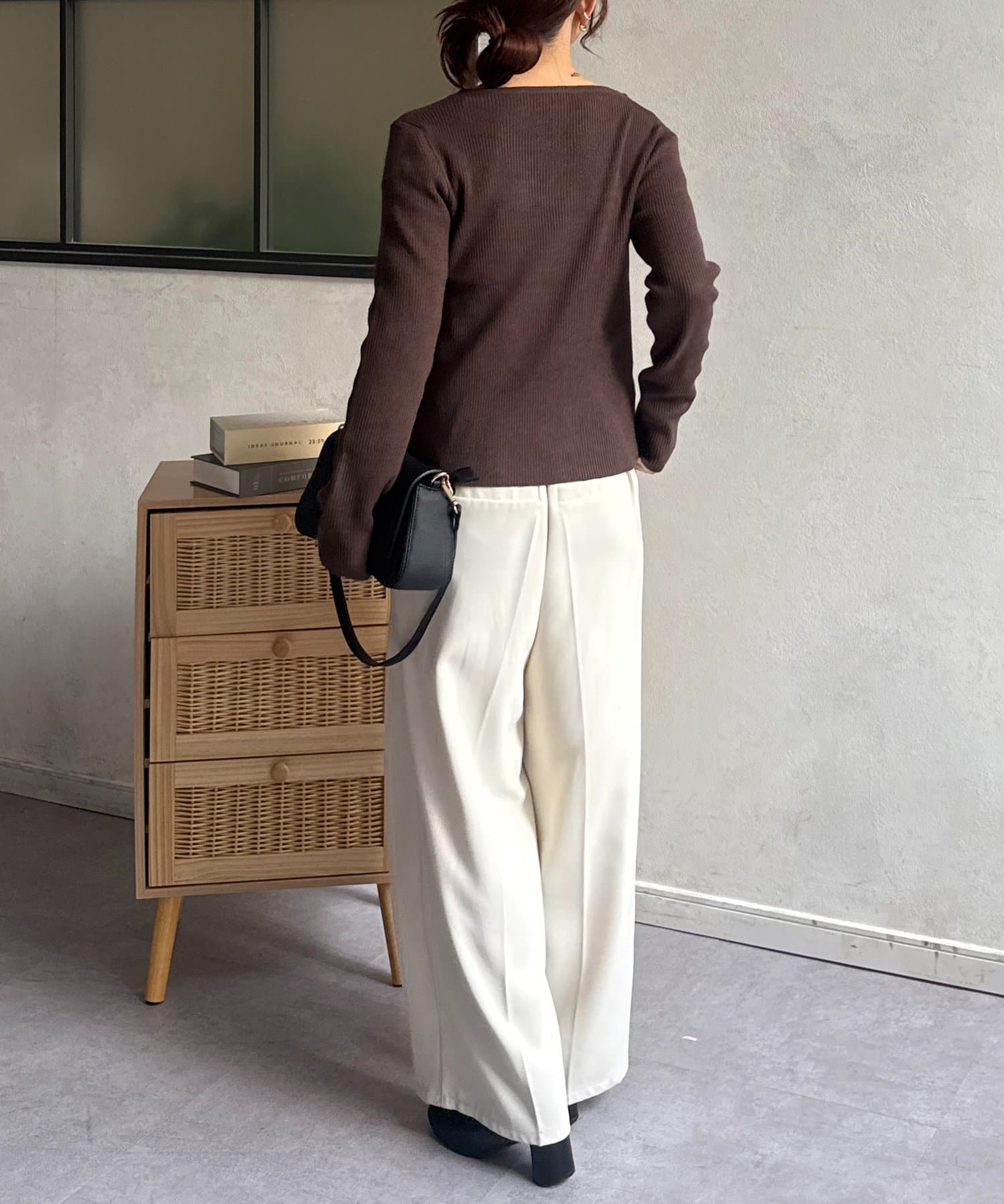 Thevon.(ゼヴォン) アシメネックボタンリブニット