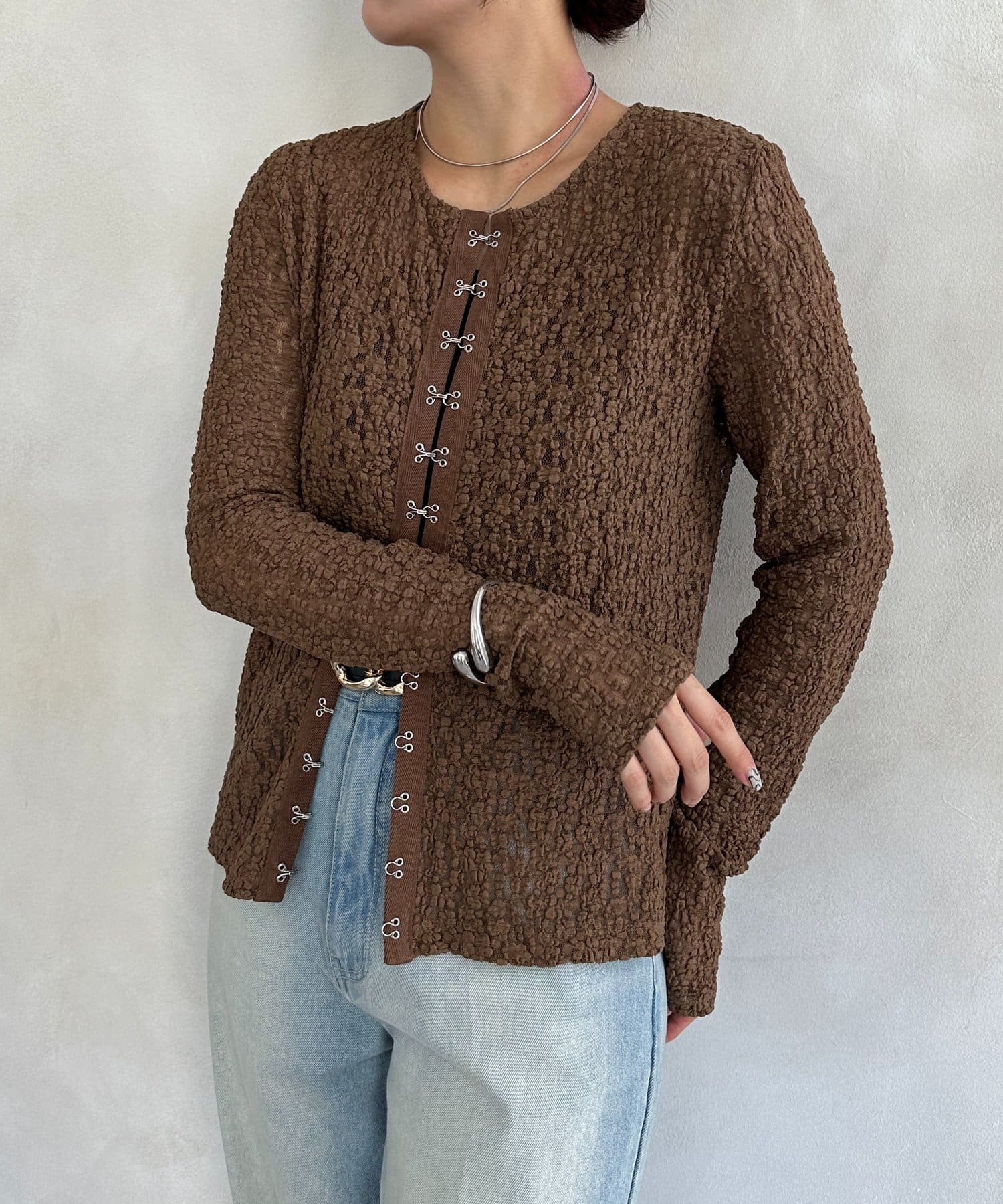 Thevon.(ゼヴォン) フロントホックレースプルオーバー