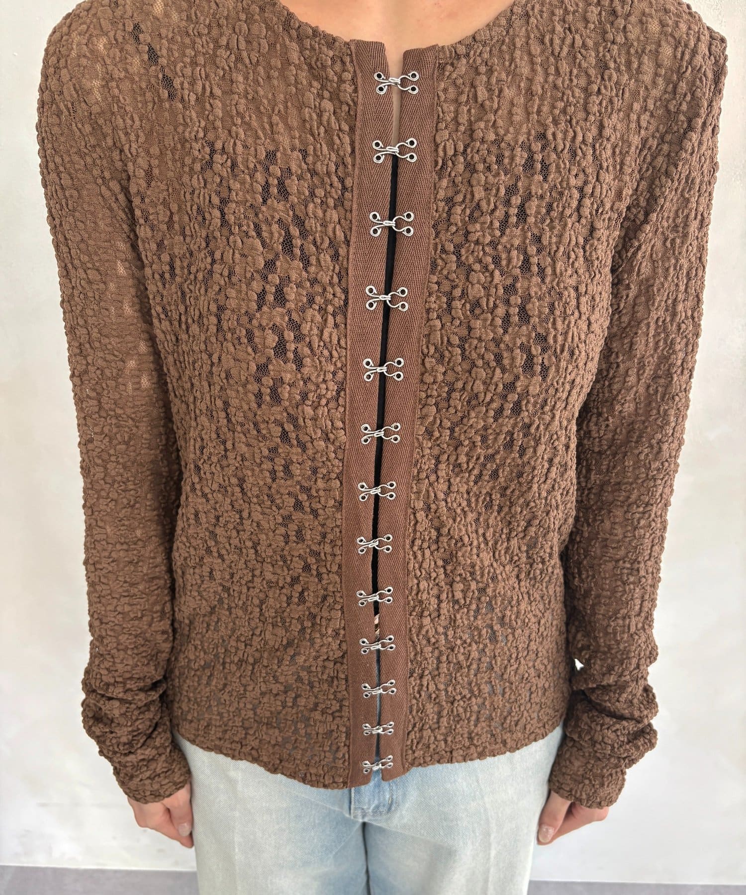 Thevon.(ゼヴォン) フロントホックレースプルオーバー