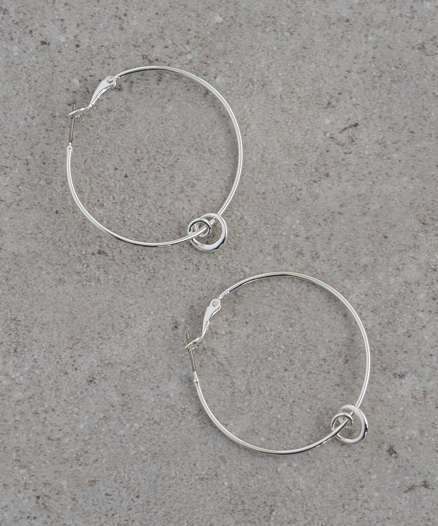 DISCOAT(ディスコート) 【GOLDY】カーリーチャームフープピアス