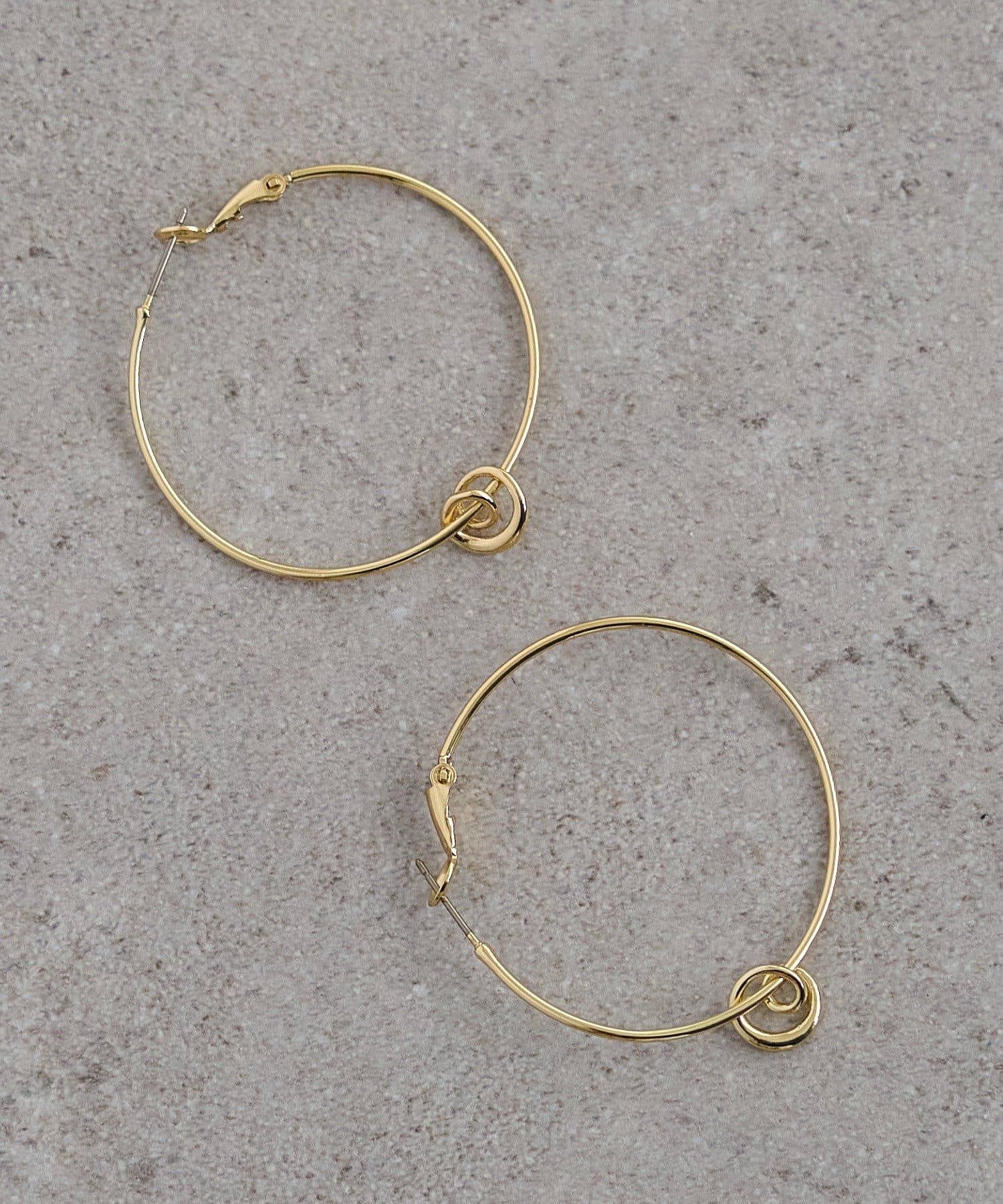 DISCOAT(ディスコート) 【GOLDY】カーリーチャームフープピアス