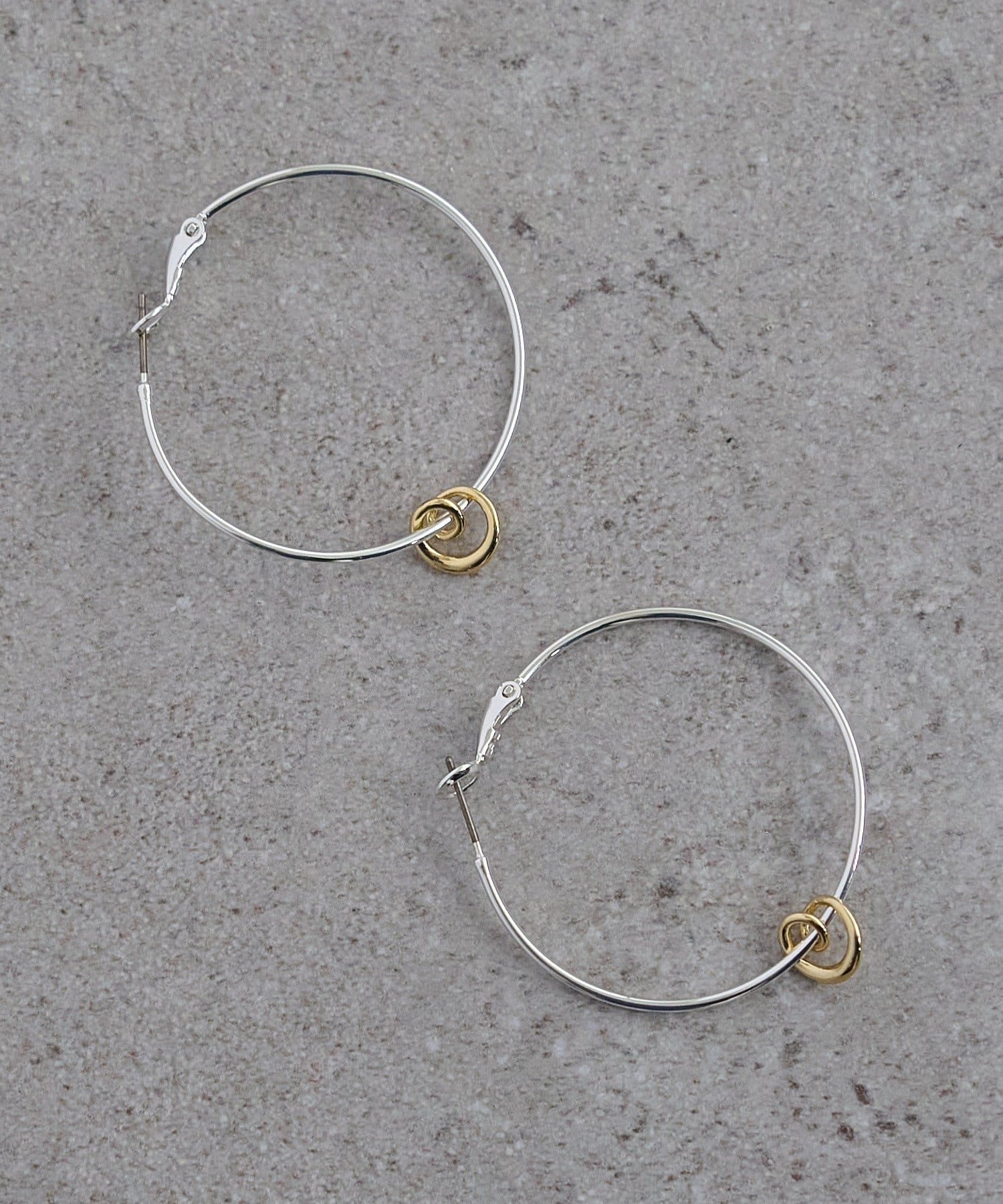 DISCOAT(ディスコート) 【GOLDY】カーリーチャームフープピアス