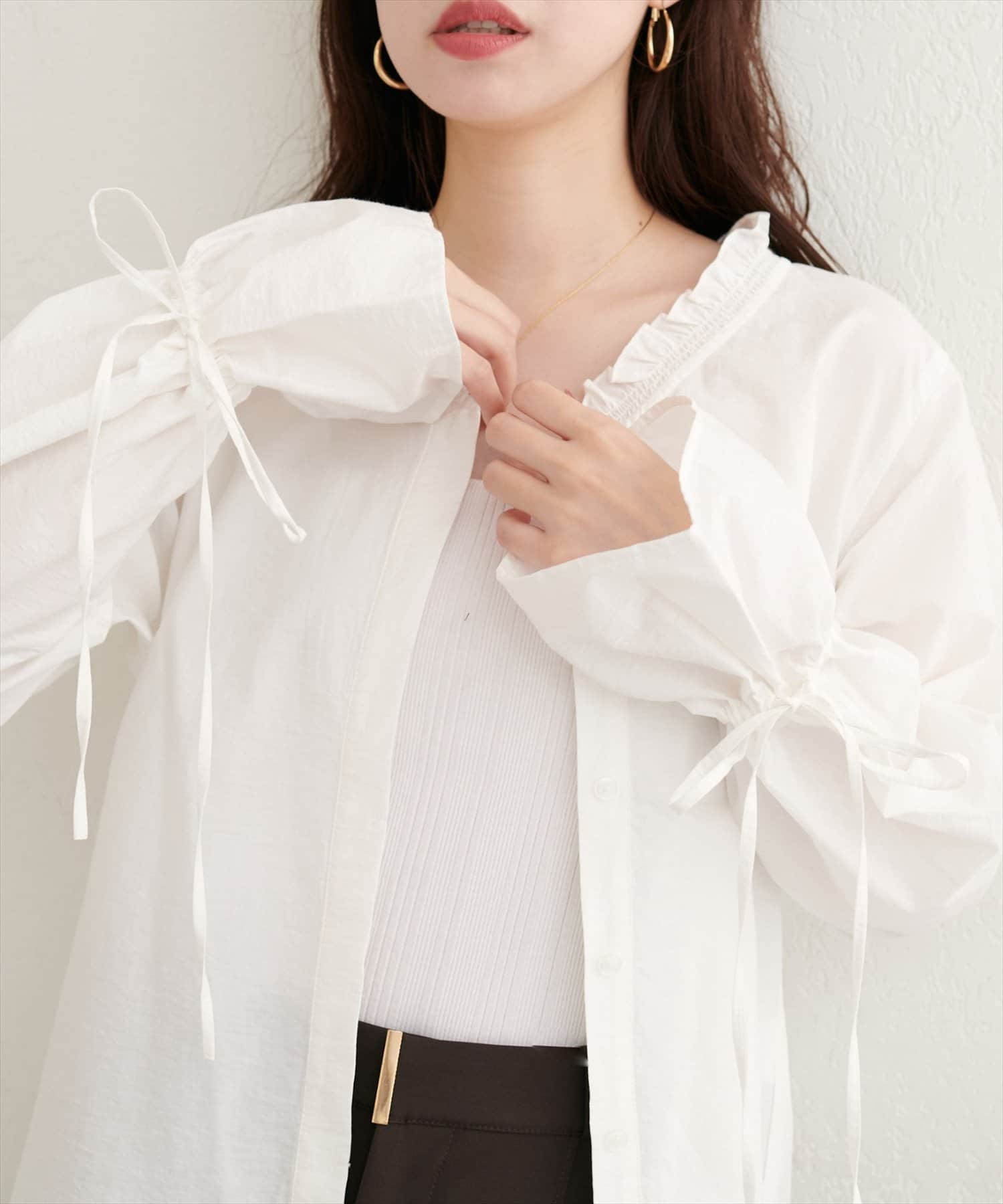 natural couture(ナチュラルクチュール) 【WEB限定】フリルVネックキャンディスリーブブラウス