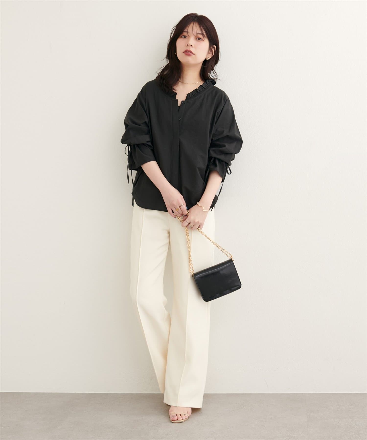 natural couture(ナチュラルクチュール) 【WEB限定】フリルVネックキャンディスリーブブラウス