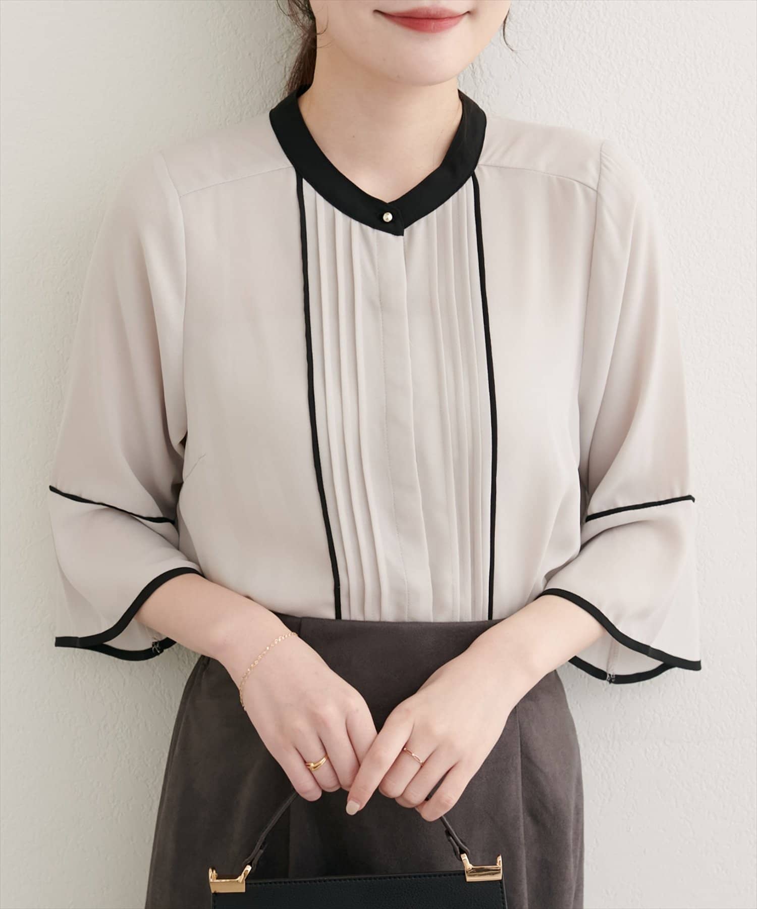 natural couture(ナチュラルクチュール) 【WEB限定】ピンタックフレアカフス袖ブラウス