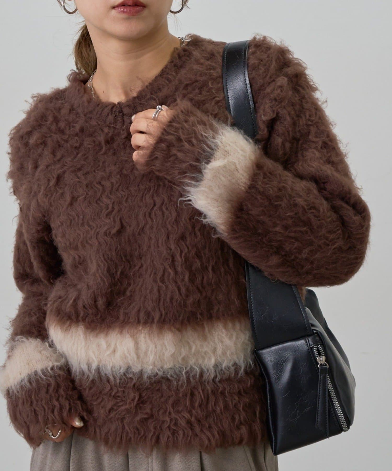 COLONY 2139(コロニー トゥーワンスリーナイン) 前後2WAY配色シャギープルオーバー