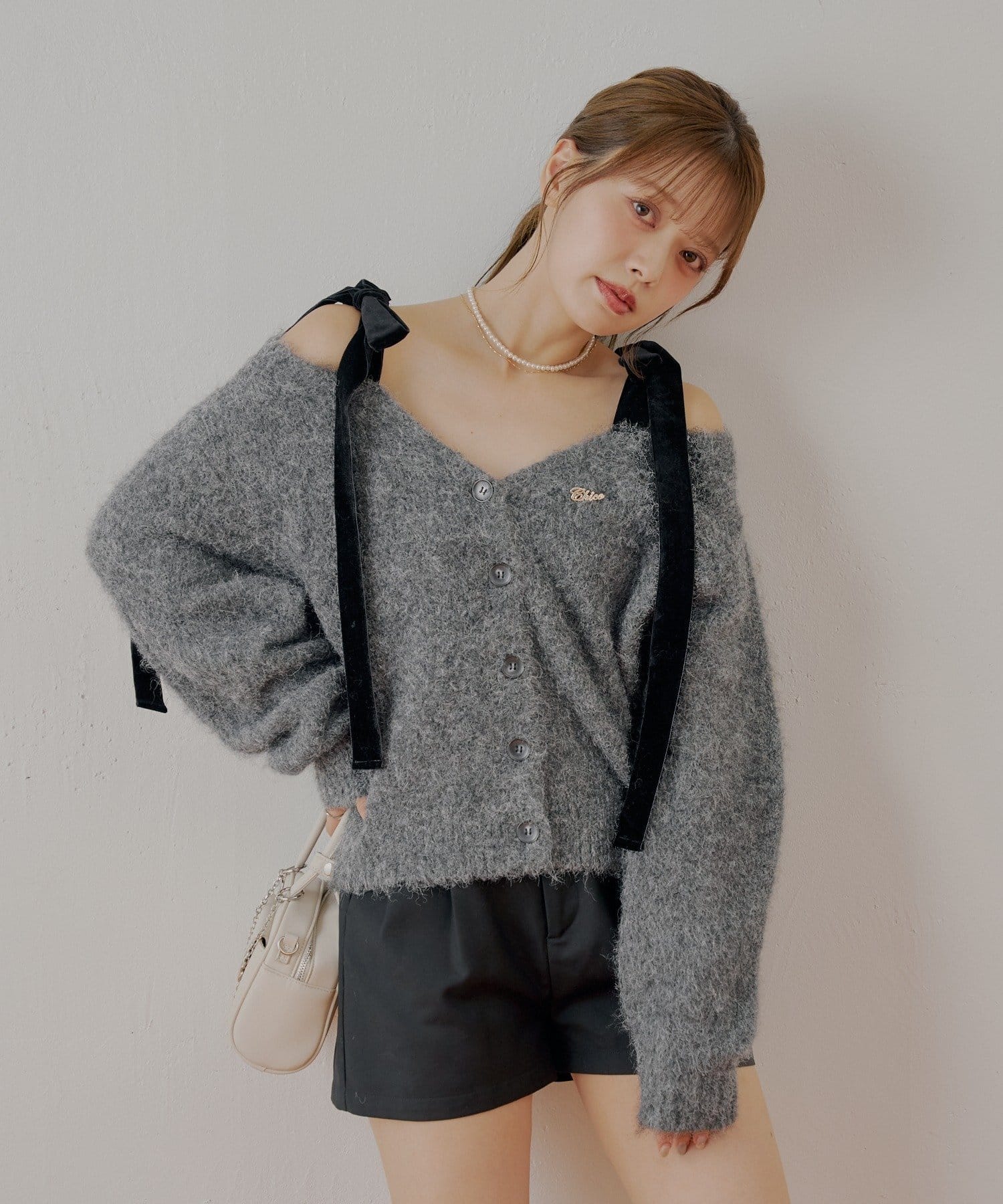 Chico(チコ) 【ブローチ取外し可】ベロアリボンルーズニットカーディガン