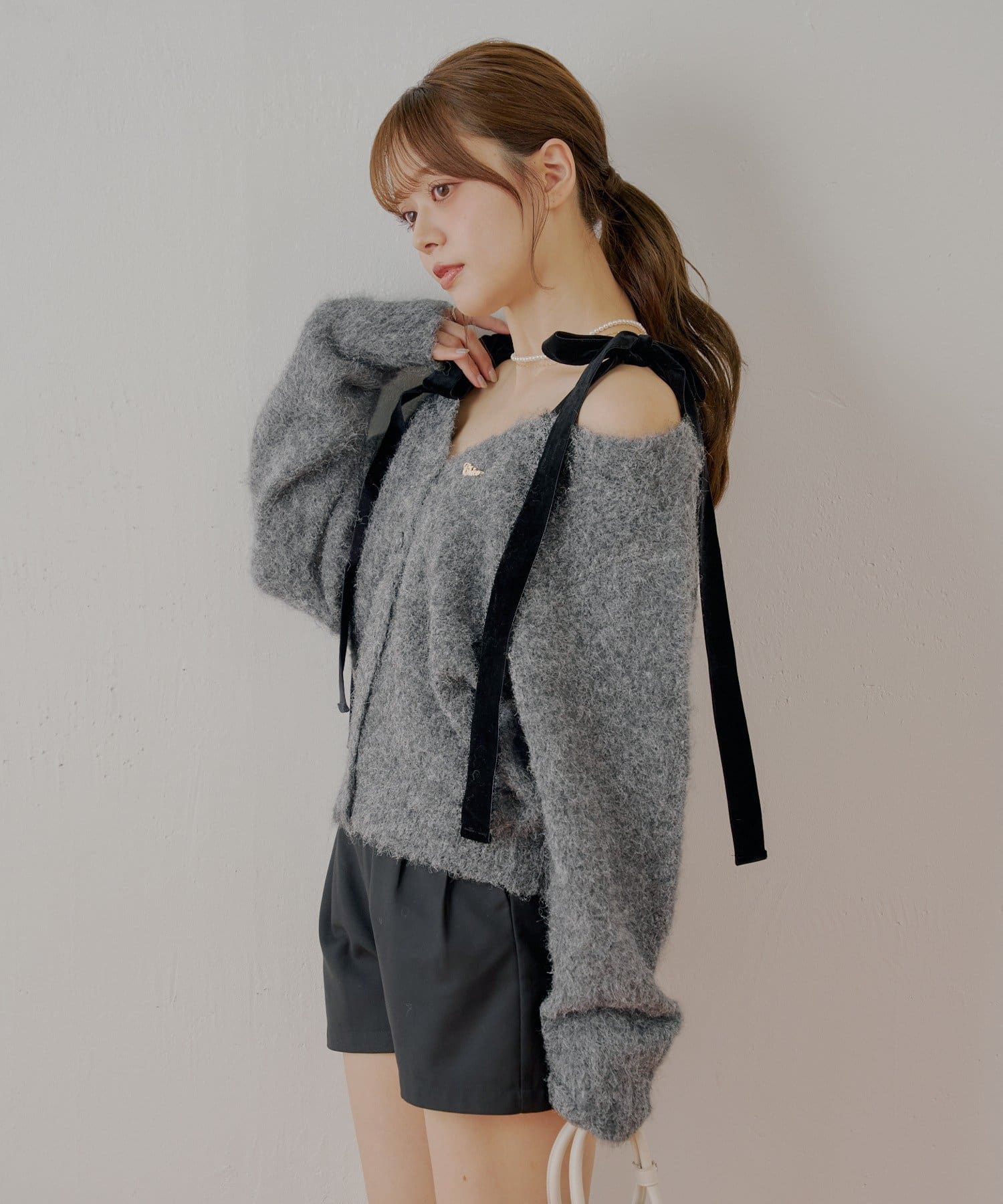 Chico(チコ) 【ブローチ取外し可】ベロアリボンルーズニットカーディガン