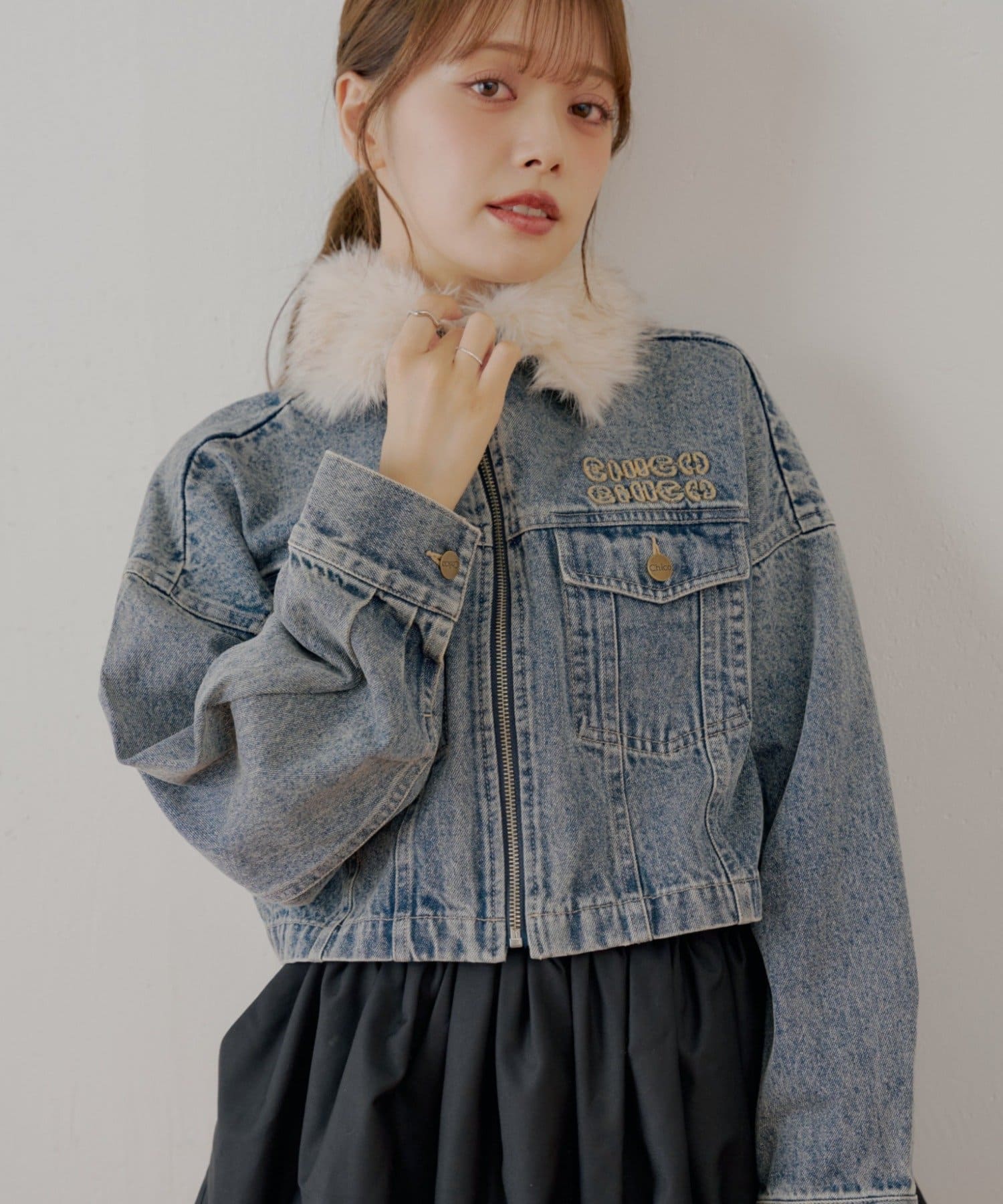 WEB限定】ファー取り外し胸ロゴショート丈ブルゾン | Chico(チコ