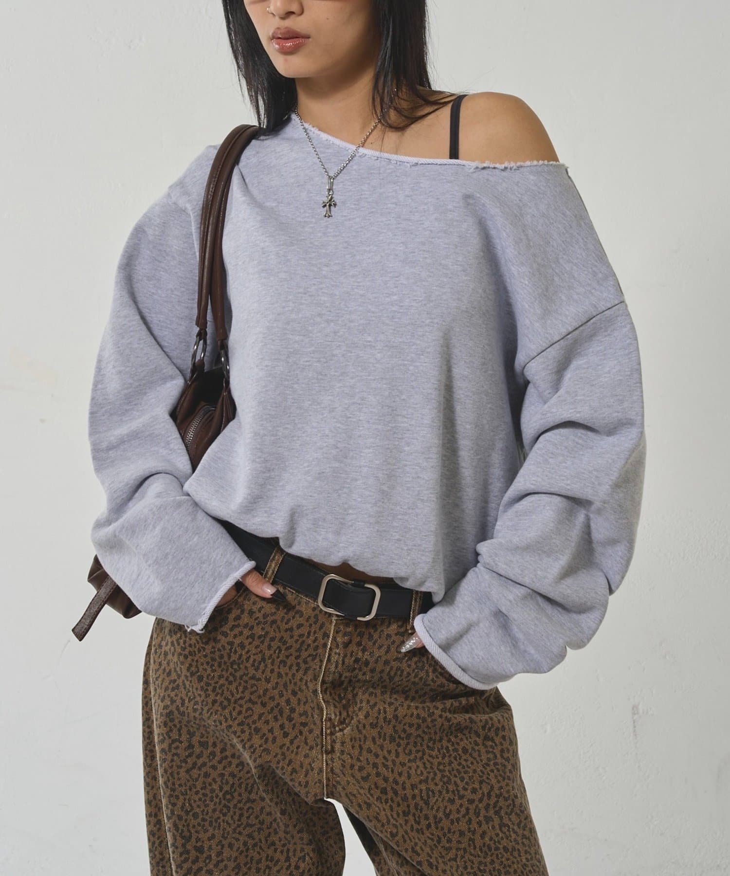 WHO’S WHO gallery(フーズフーギャラリー) 【WEB限定】オフショルスウェット