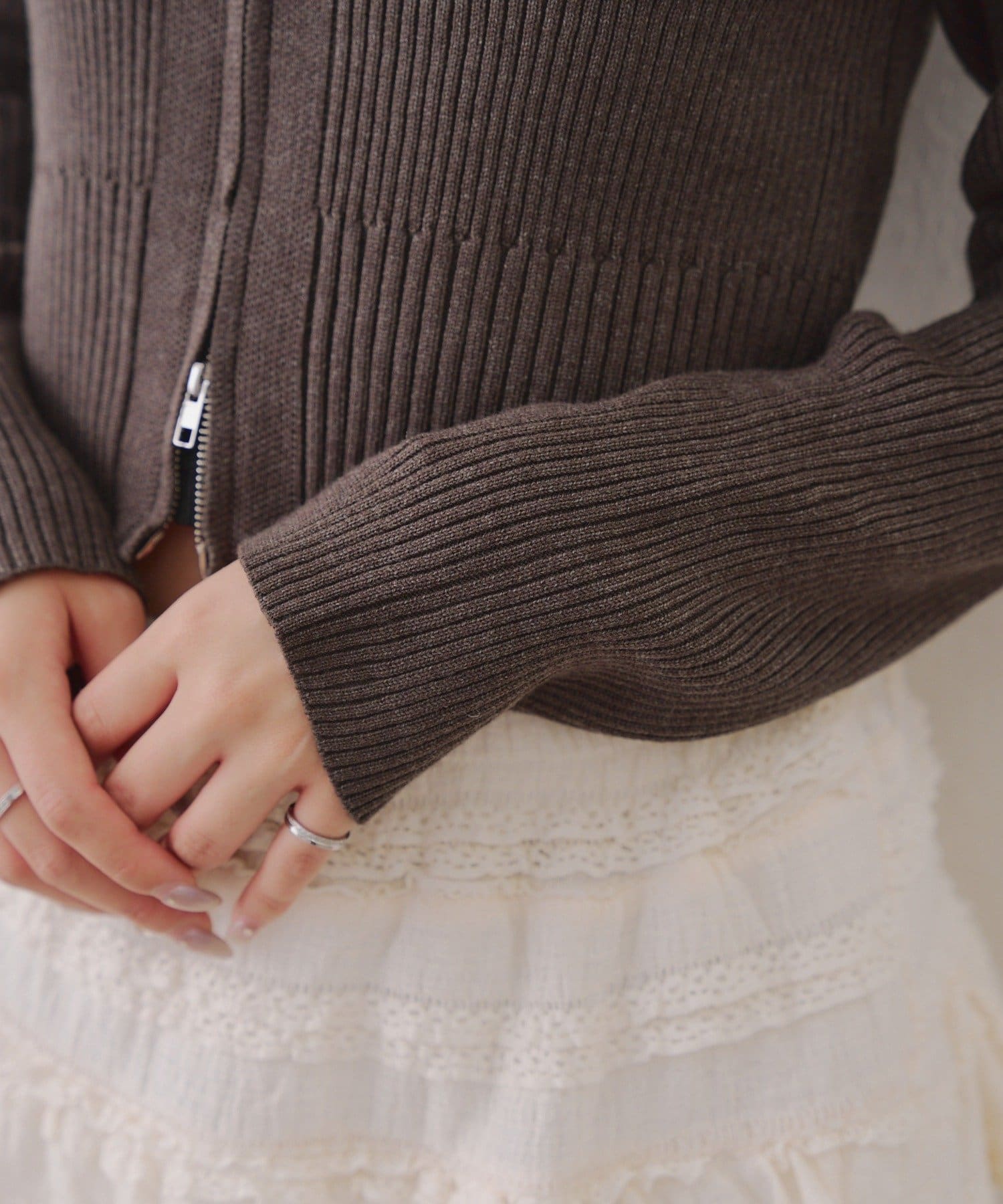 NICE CLAUP / OLIVE des OLIVE OUTLET(ナイスクラップ  / オリーブ デ オリーブ アウトレット) 華奢見え叶う♡【RMAF】BIG衿ZIPカーデ