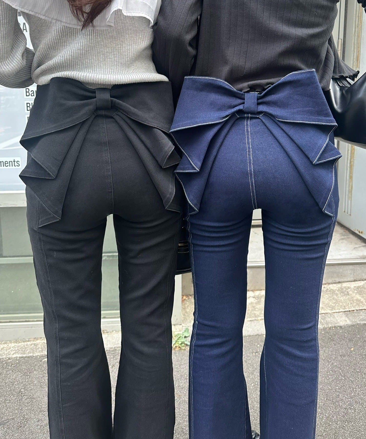 Remind me and forever(リマインドミーアンドフォーエバー) 【後ろ姿まで可愛い】リボンデニムフレアパンツ