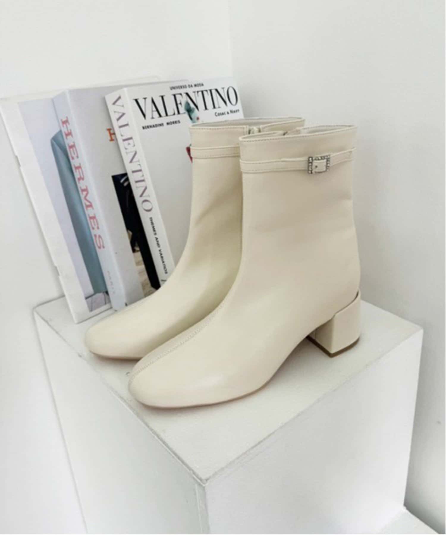 NICE CLAUP / OLIVE des OLIVE OUTLET(ナイスクラップ  / オリーブ デ オリーブ アウトレット) ビジューバックル付きショートブーツ