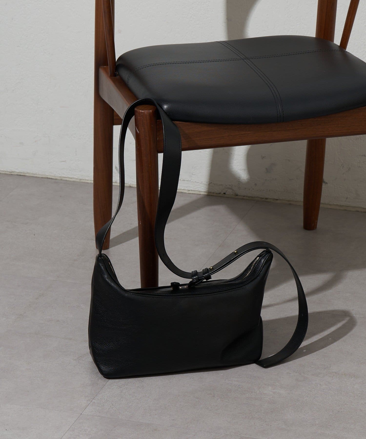 GALLARDAGALANTE【2.718】スリーククロスボディバッグ ブラック 2.718】スリーククロスボディバッグ（ボディバッグ/ウエスト