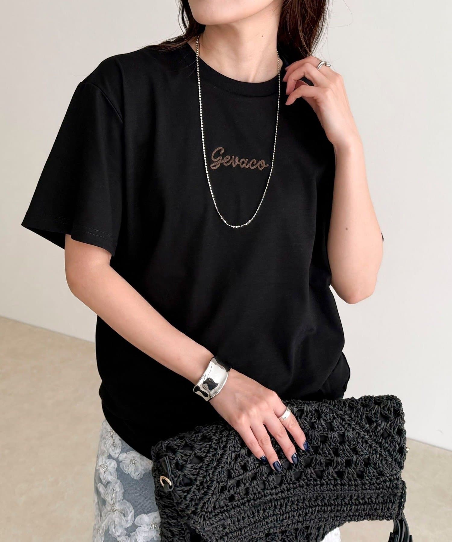FREDY & GLOSTER(フレディ アンド グロスター) 【GEVACO】ワンポイントロゴチェーン刺繍半袖Tシャツ