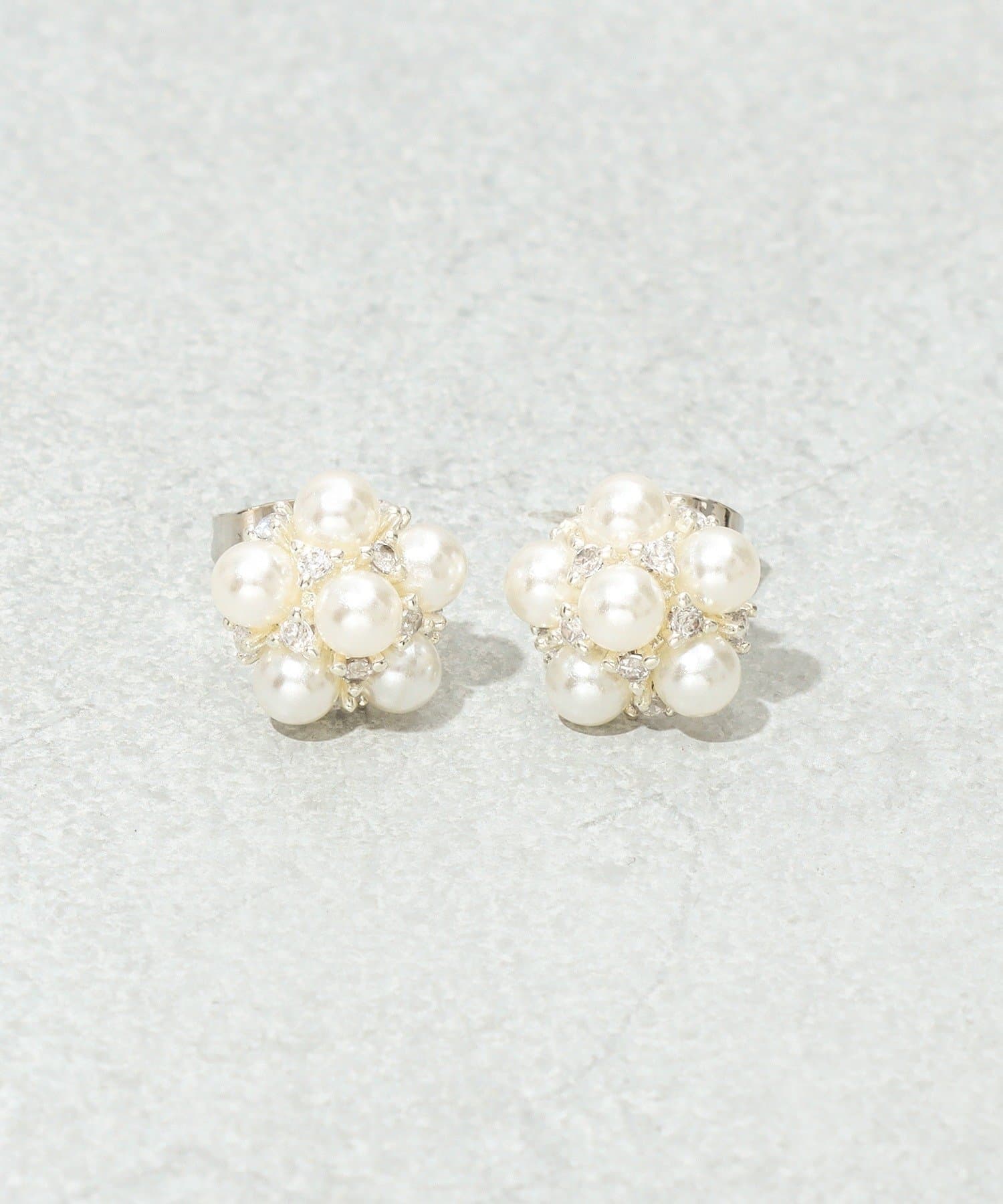 3COINS(スリーコインズ) フラワーパールピアス