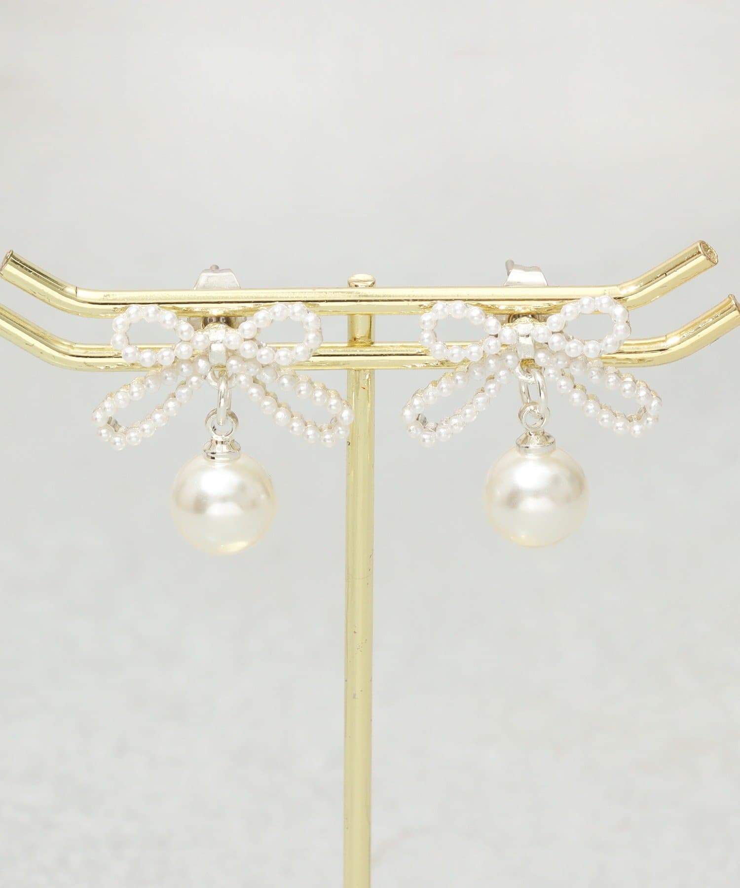 3COINS(スリーコインズ) パールリボンピアス