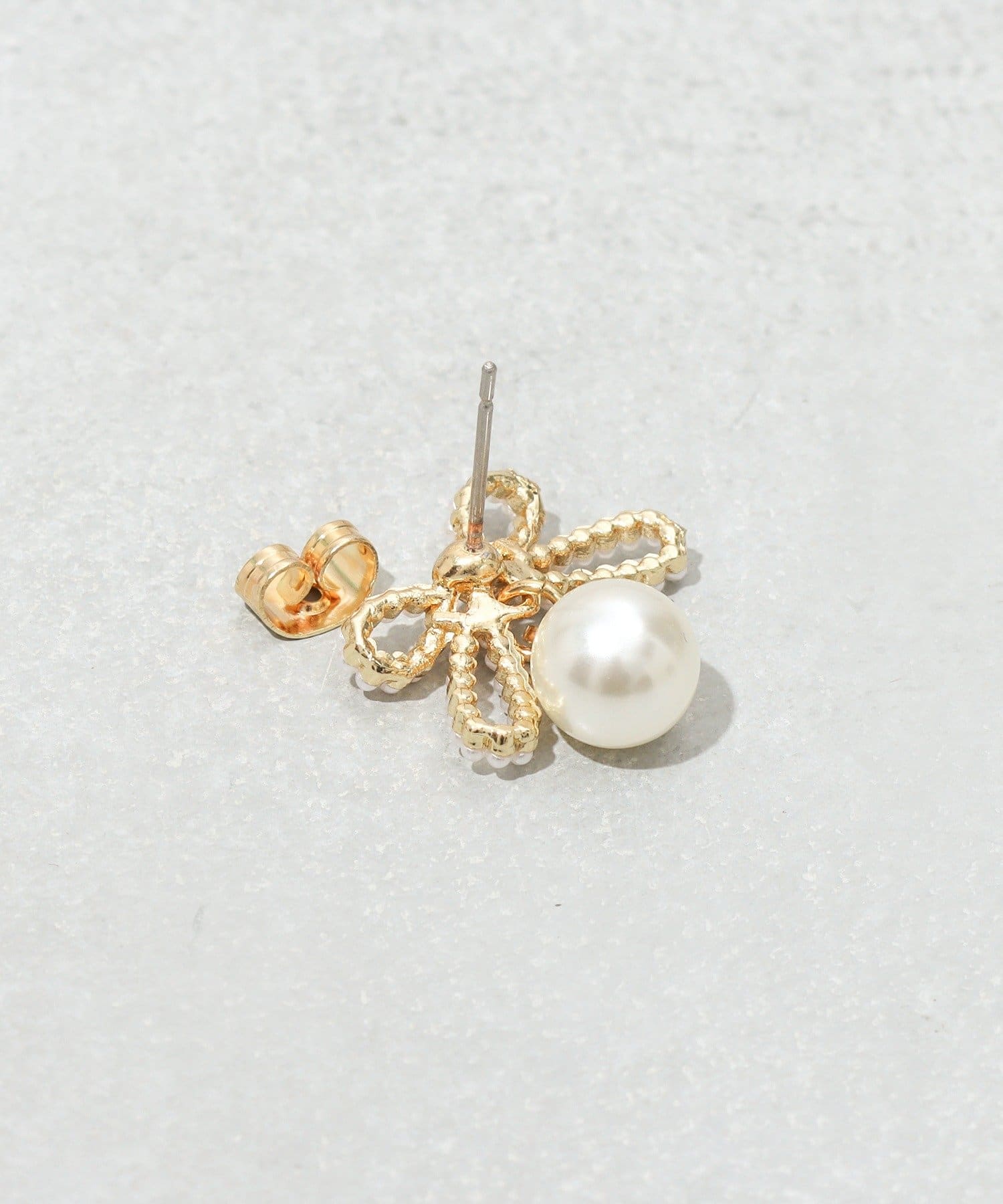 3COINS(スリーコインズ) パールリボンピアス