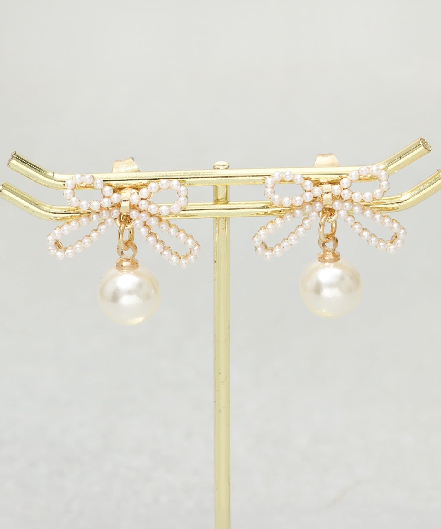 3COINS(スリーコインズ) パールリボンピアス