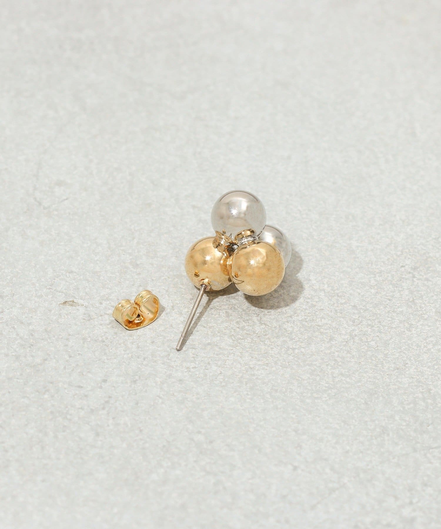 3COINS(スリーコインズ) メタルバイカラーボールピアス
