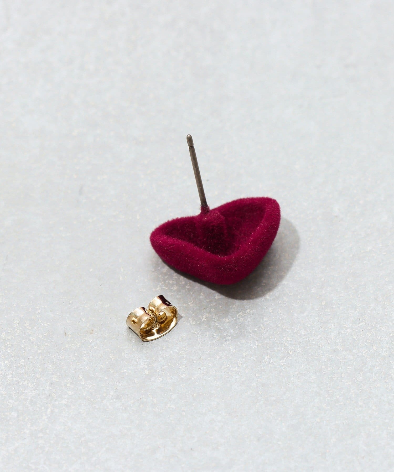 3COINS(スリーコインズ) フロッキーハートピアス