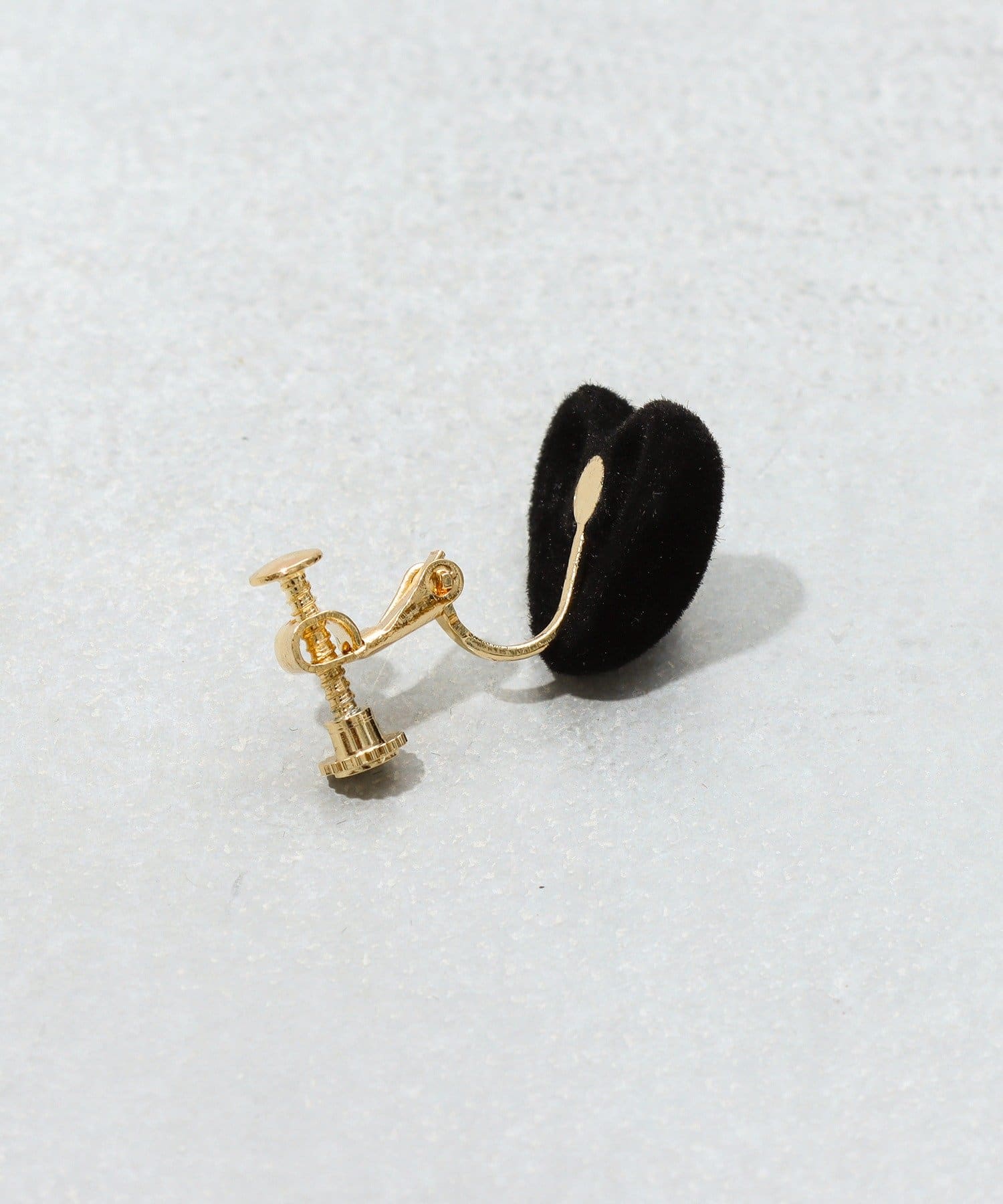 3COINS(スリーコインズ) フロッキーハートイヤリング