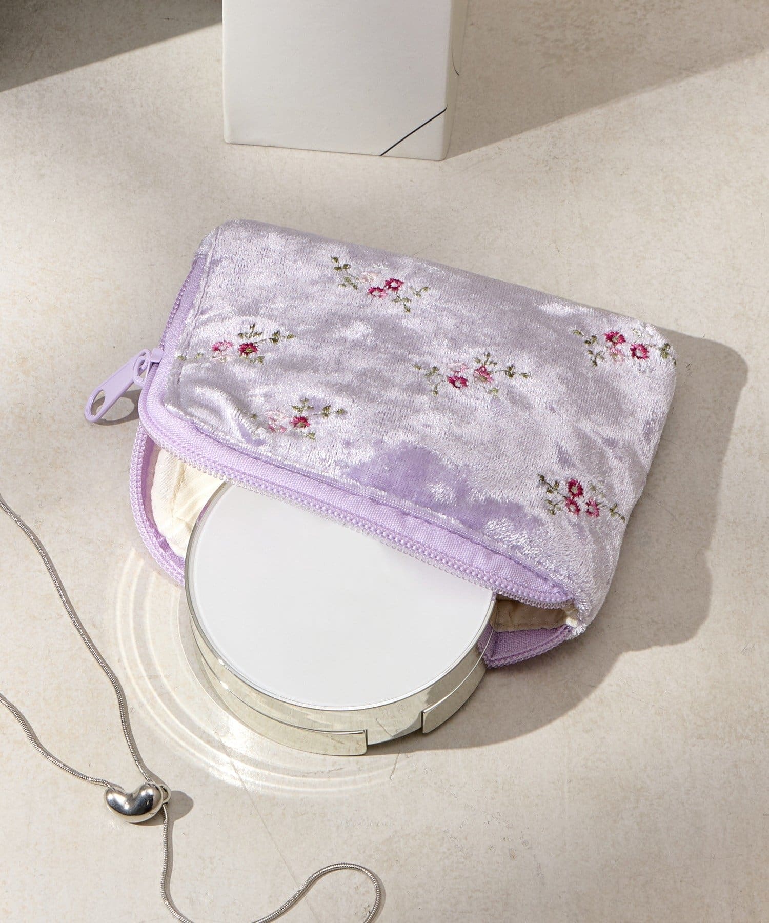 Lattice(ラティス) 花柄ベロアポーチ